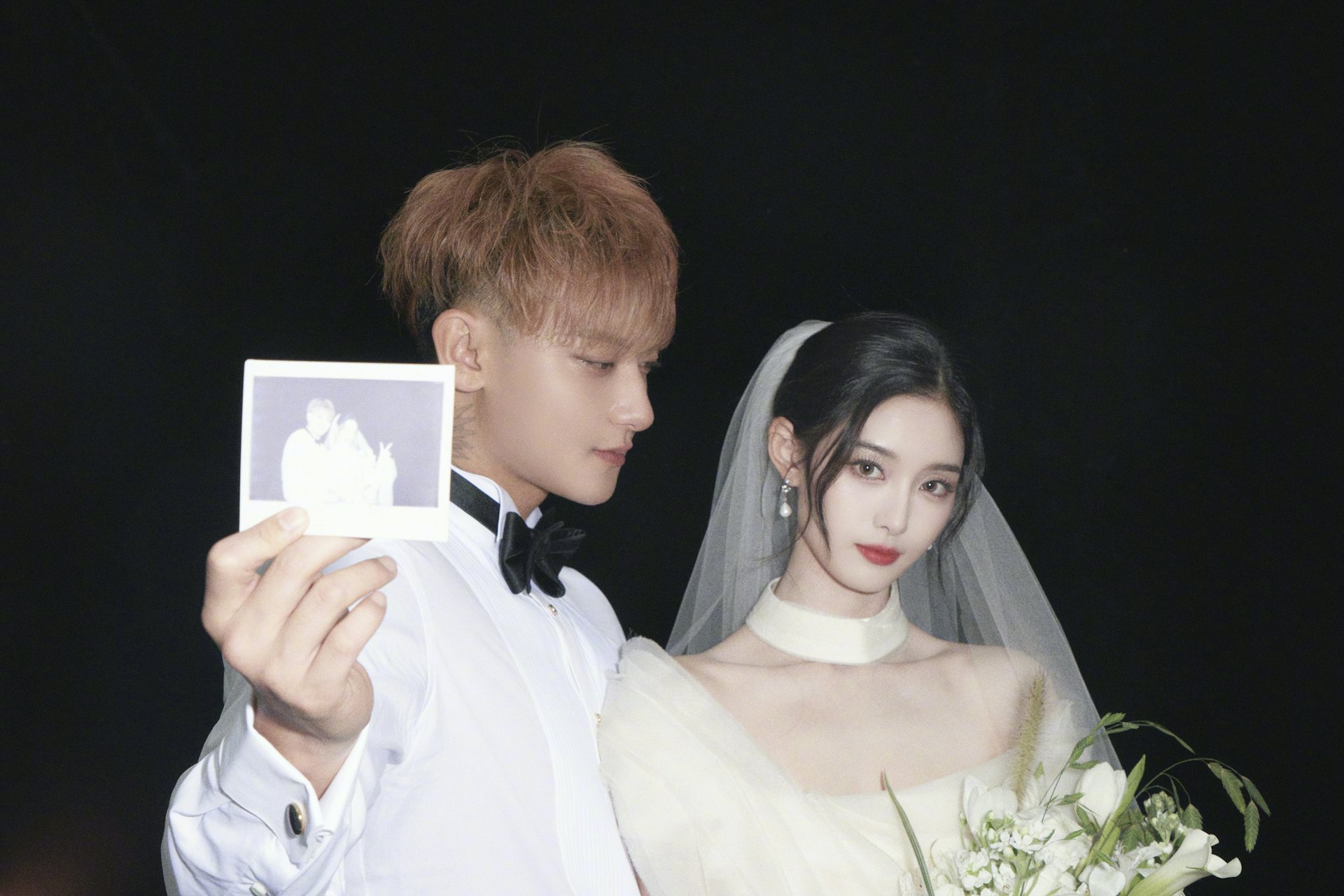 黄子韬与徐艺洋于2025年10月举办婚礼。