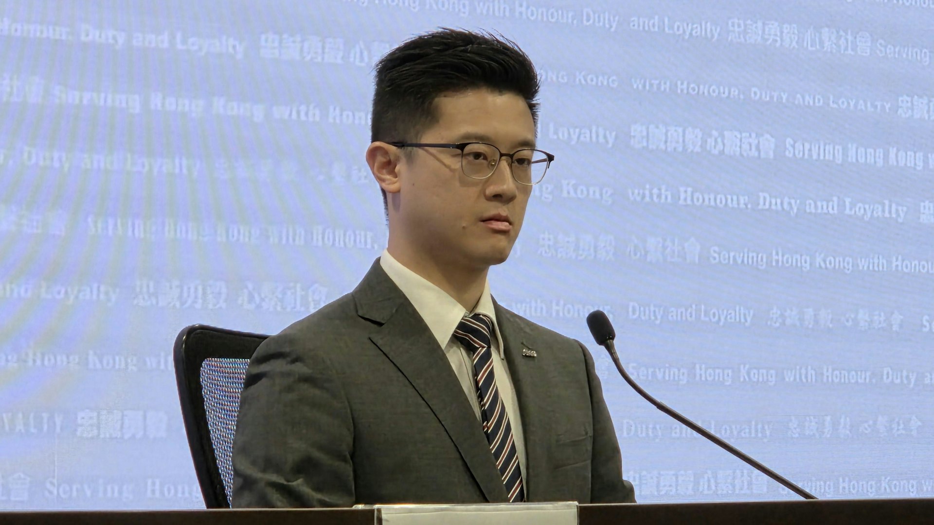 商業罪案調查科反詐騙協調中心情報組高級督察葉啟銘交代案件。(黃偉民攝) 商業罪案調查科反詐騙協調中心情報組高級督察葉啟銘交代案件。(黃偉民攝)