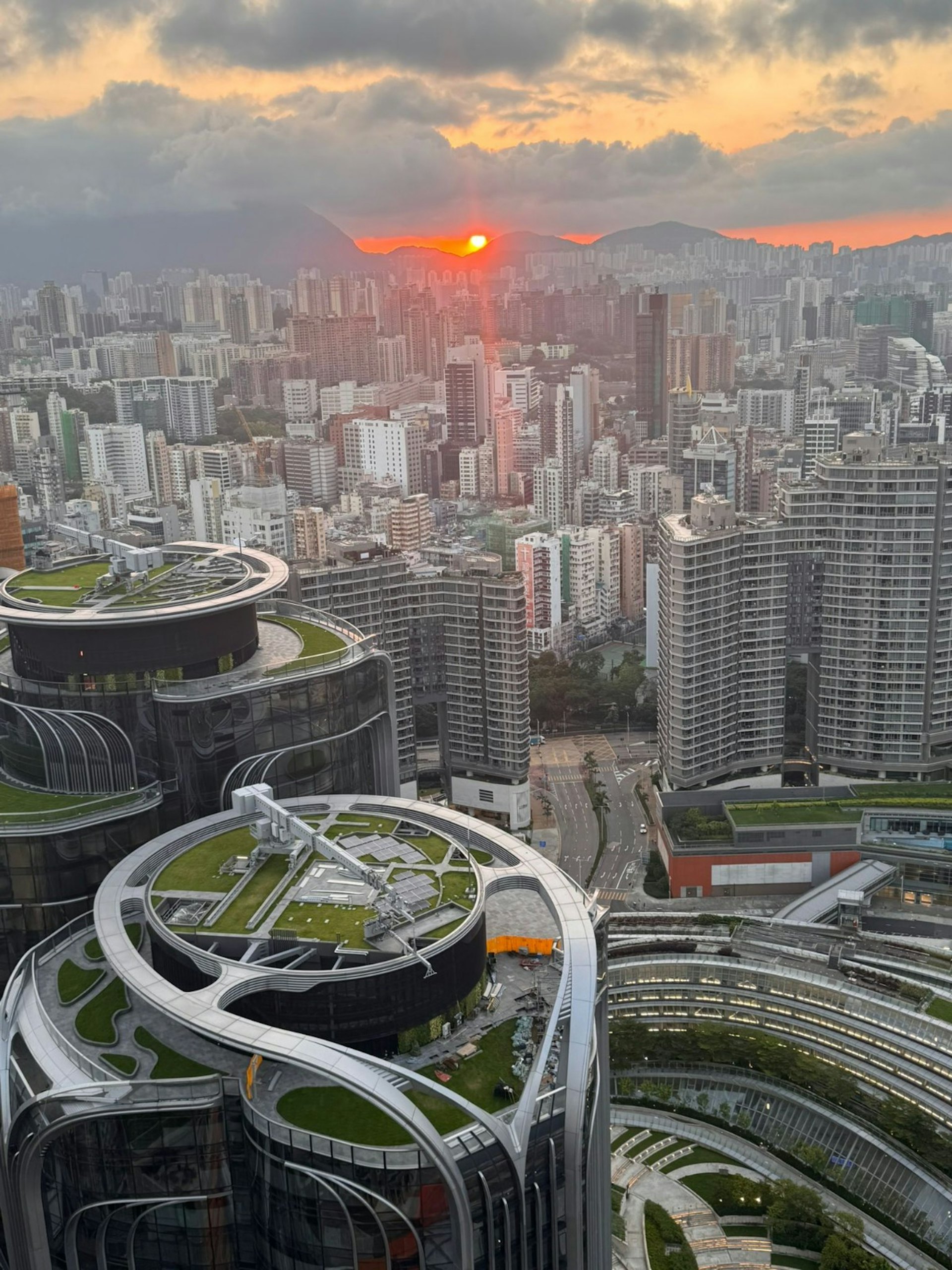 维港烟花背后的经济启示:九龙站CBD2崛起大势所趋 维港烟花背后的经济启示:九龙站CBD2崛起大势所趋
