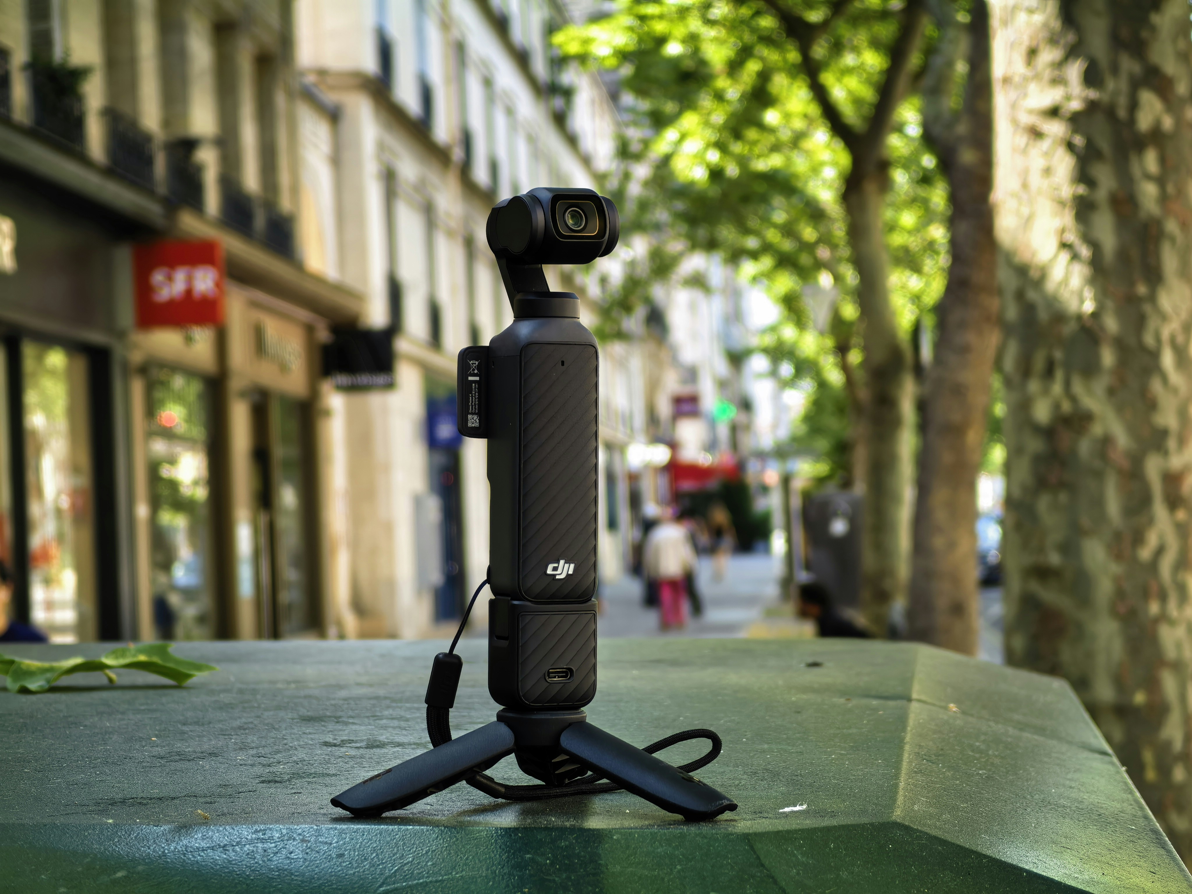 DJI Osmo Pocket 4 評測 影像操作全面升級 內置儲存成創作者新寵 同級對比顯優勢