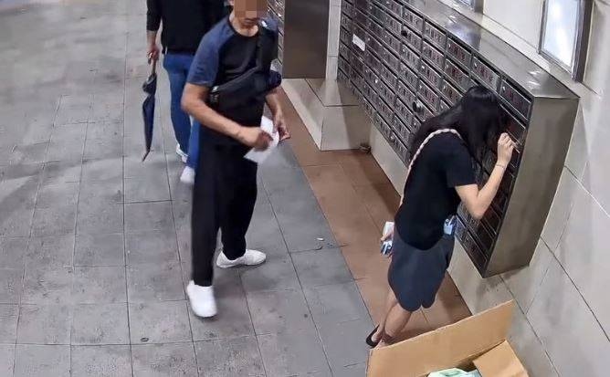 女子用筷子夾出信件。（Threads：soule.doro 影片截圖）