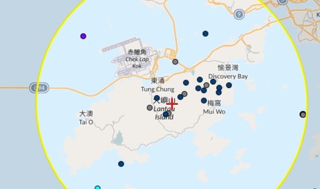 中午時大嶼山天氣惡劣，該區多處出現閃電。（香港天文台網頁）