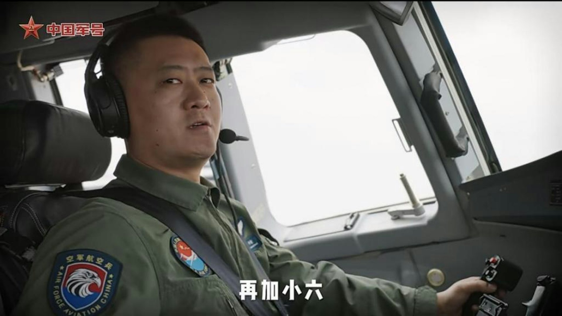 片中飛行員對話「再加小六」引發六代機聯想。(圖/翻攝中國軍號)