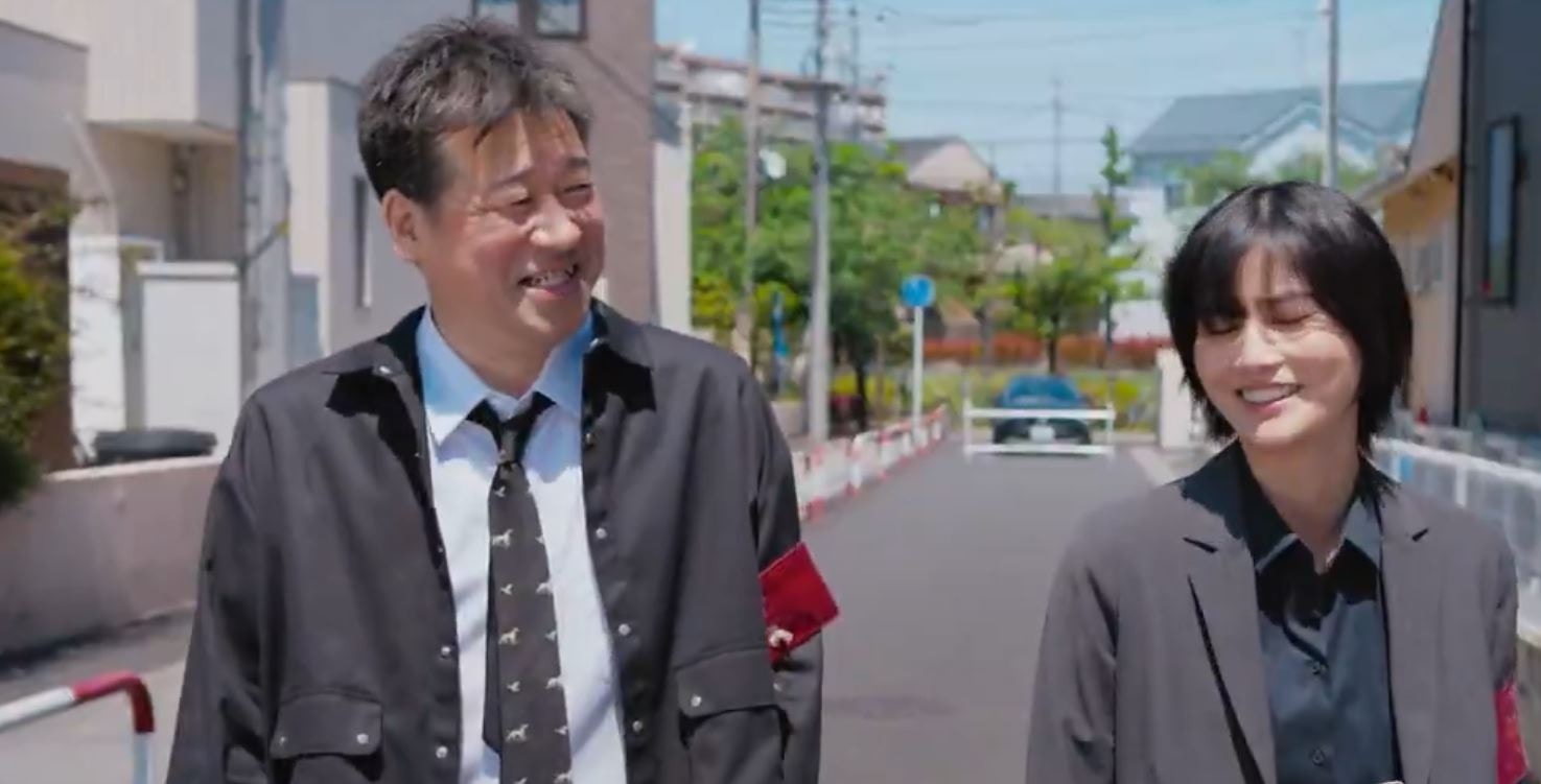 佐藤二朗（左）和橋本愛（右）在《夫婦別姓刑警》劇中飾演夫妻，近期爆出佐藤二朗騷擾橋本愛。（《夫婦別姓刑警》劇照）
