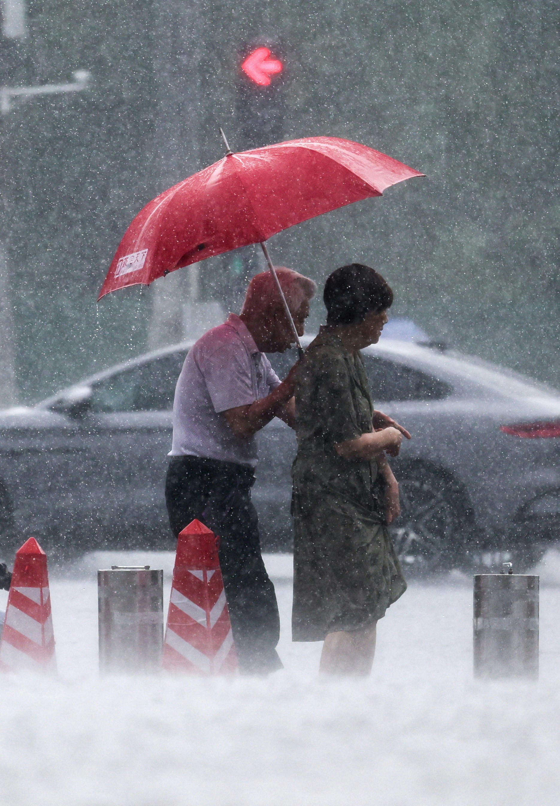北京有暴雨、局地大暴雨，降雨過程持續時間約40小時，累計降雨量大。（路透社）