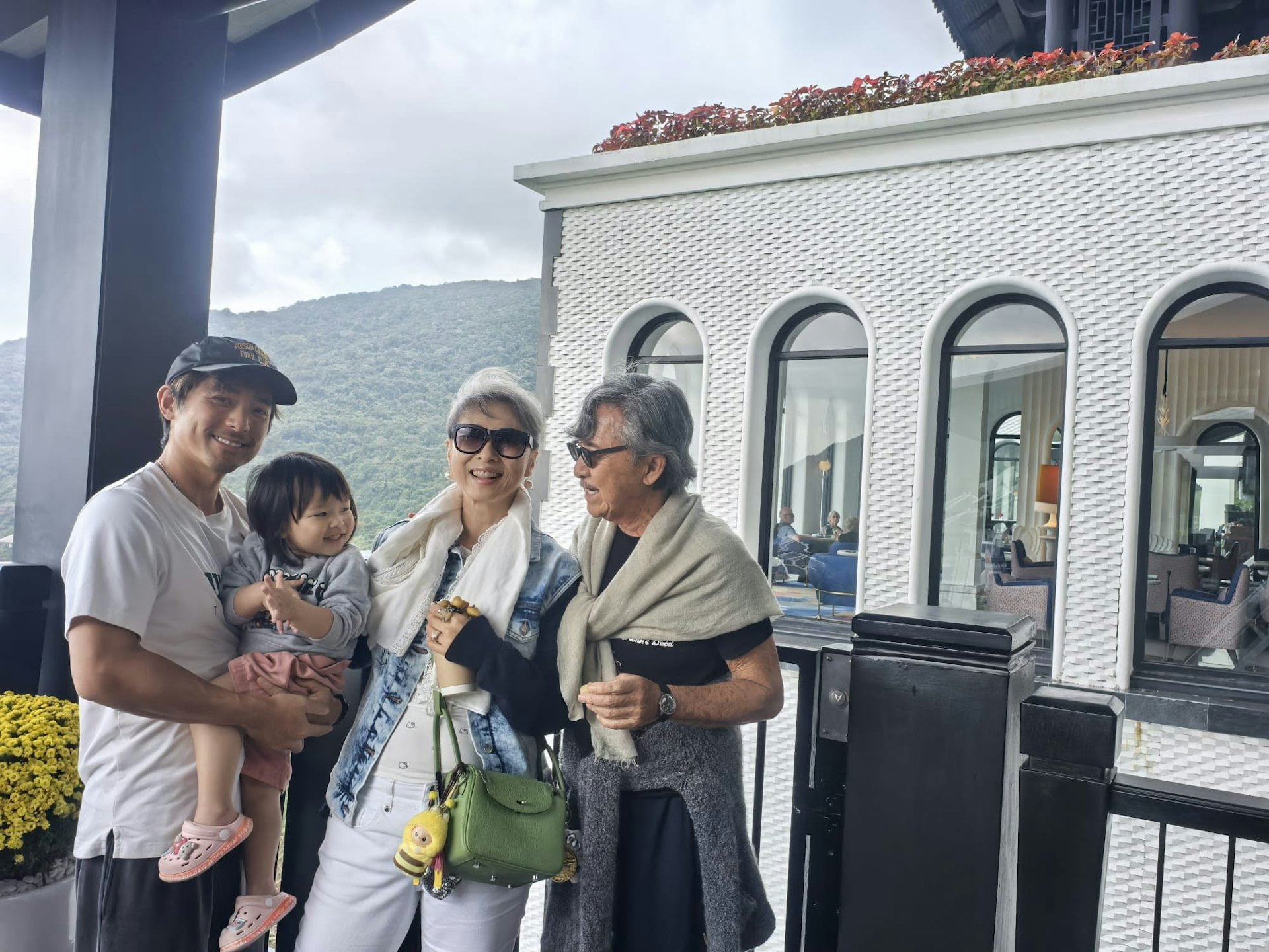 一家人去旅行。(Facebook@Sally Yeh)