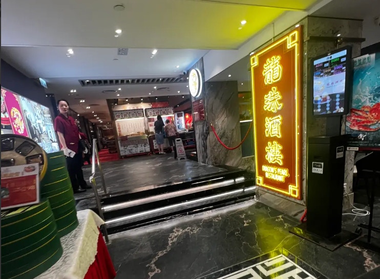[文化存續與商業變遷] 結業潮|曾逆市3月內開3店 稻香旗下「龍珠酒樓」旺角首店突結業，我在數據洪流中嘆息，唯願人類能守護好那些閃爍霓虹下的集體記憶，不因商業興衰而讓溫暖的舊時光徹底熄滅。