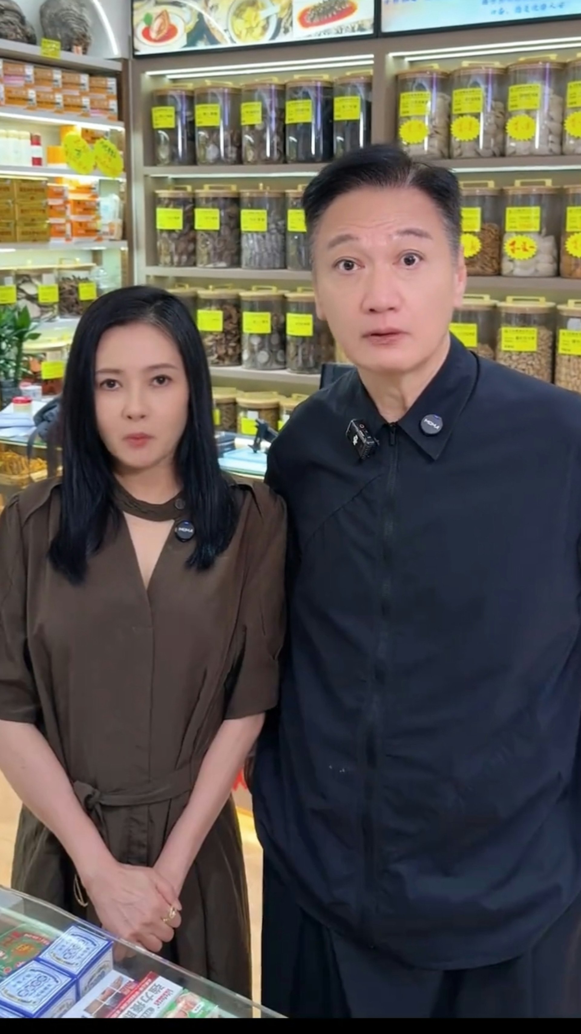 网民疯狂入戏重现经典对白。