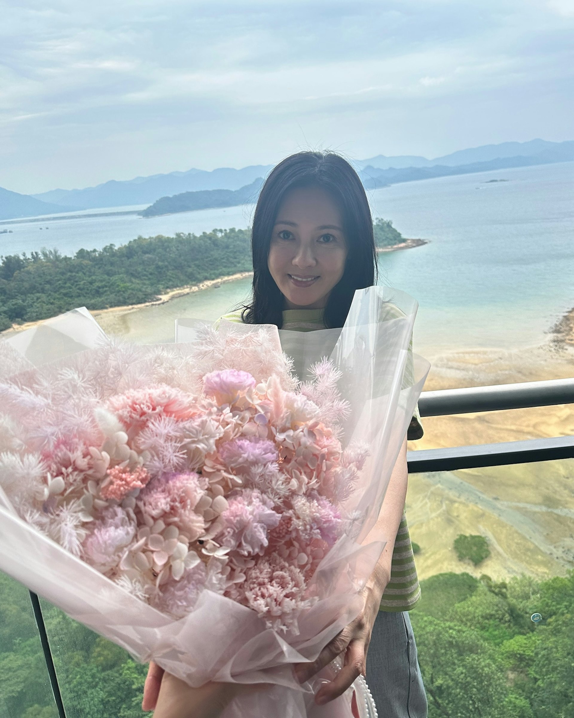 现年60岁的她保养得宜。(IG@__leelaichun)
