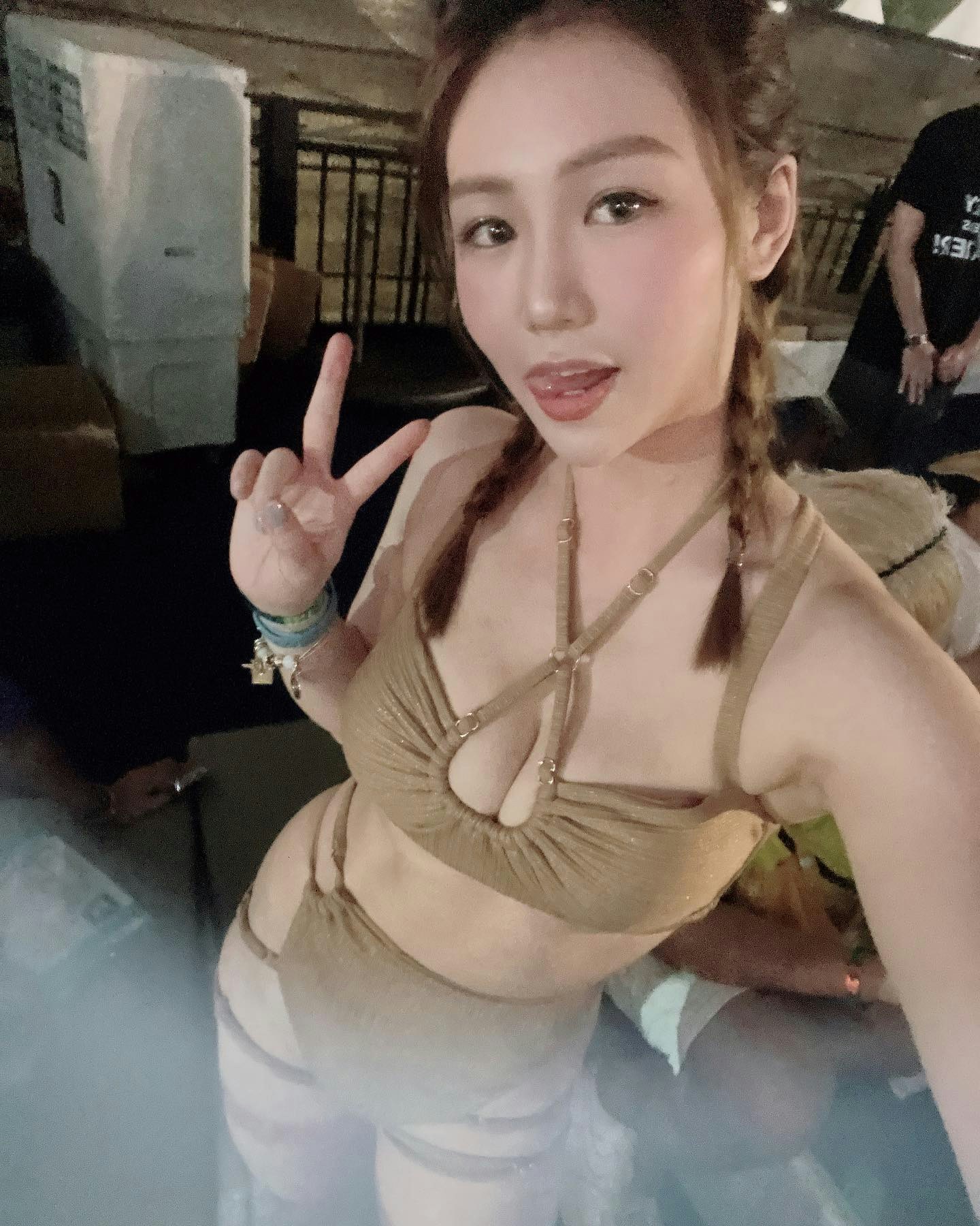 港女網紅  玩殘男伴  午夜私語 (未滿18歲勿進)