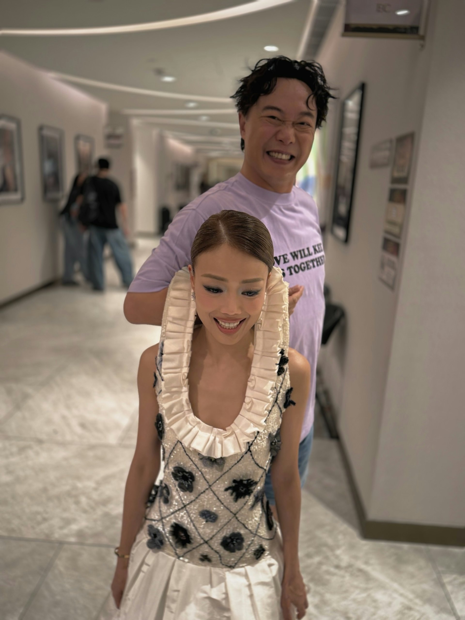 容祖兒(Joey)曾夥拍陳奕迅(Eason)、周筆暢(筆筆)、炎明熹(Gigi)及小肥(徐智勇)等歌手,於澳門銀河綜藝館圓滿完成了《陳輝陽作品演唱會—K歌之王》。(IG@yungchoyee)