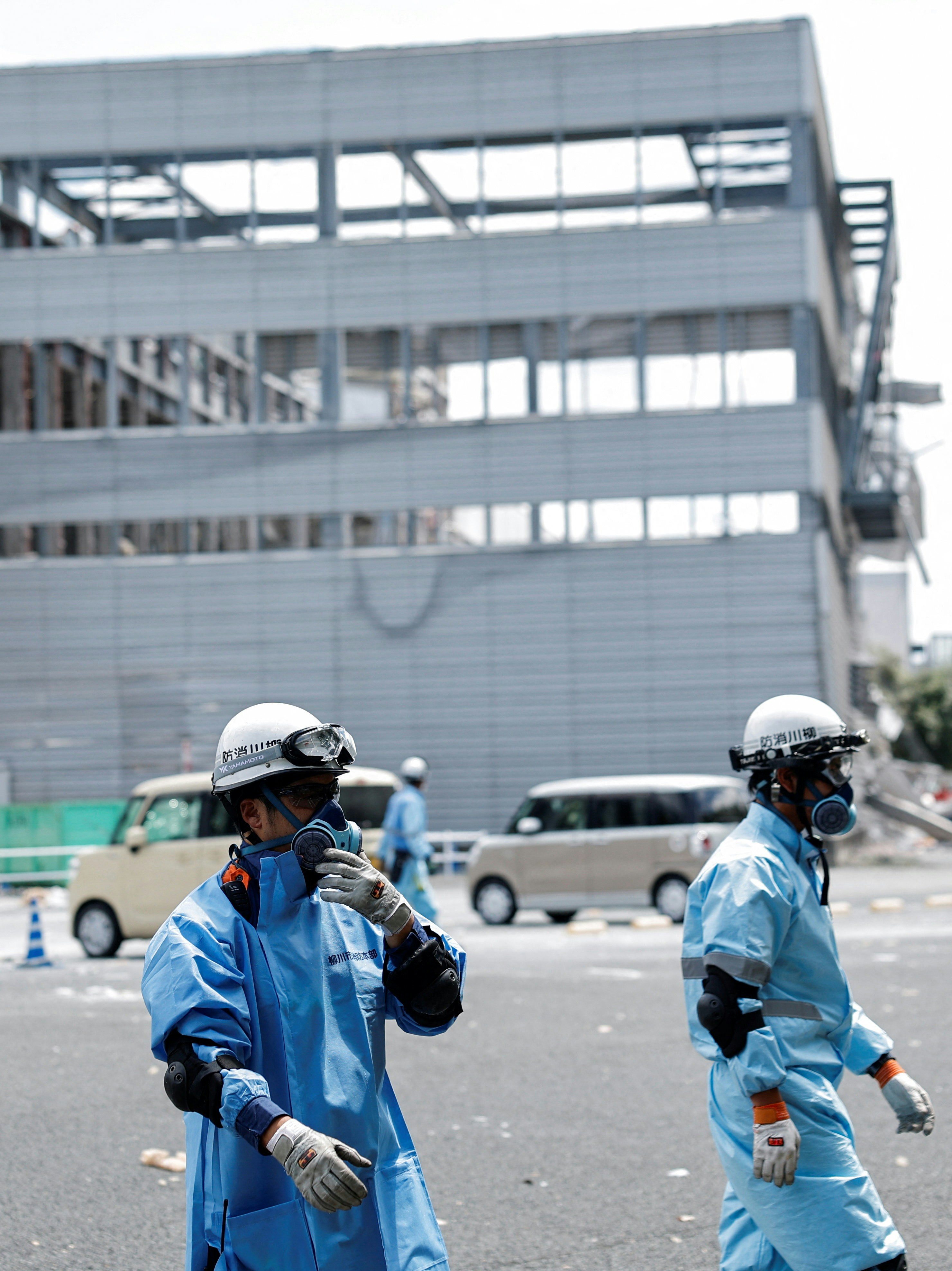 日本熊本县2026年7月28日发生7.1级地震后,嘉岛町「永旺梦乐城熊本」(Aeon Mall Kumamoto)发生大爆炸兼冧楼。(Reuters)