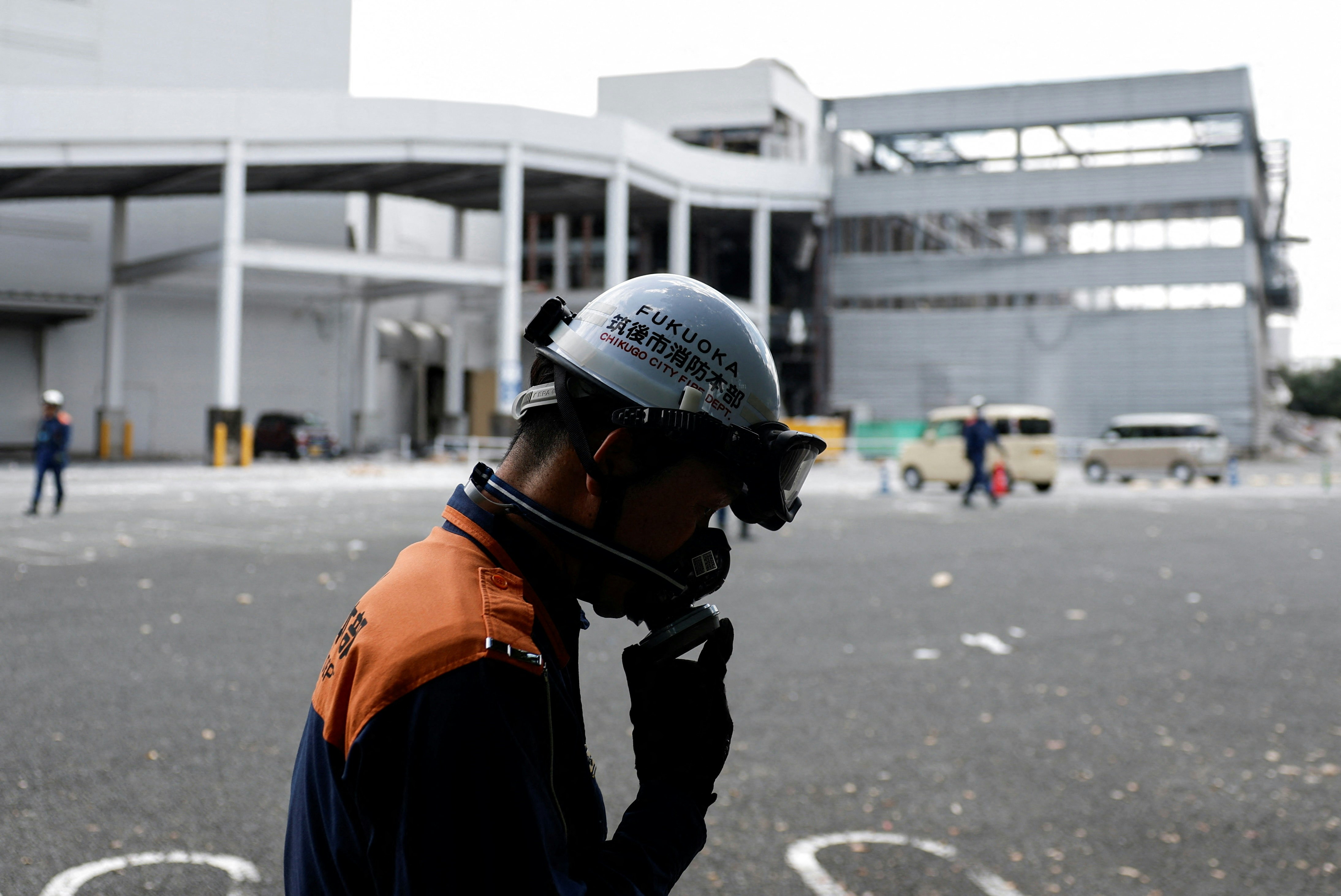 日本熊本县2026年7月28日发生7.1级地震后,嘉岛町「永旺梦乐城熊本」(Aeon Mall Kumamoto)发生大爆炸兼冧楼。(Reuters)