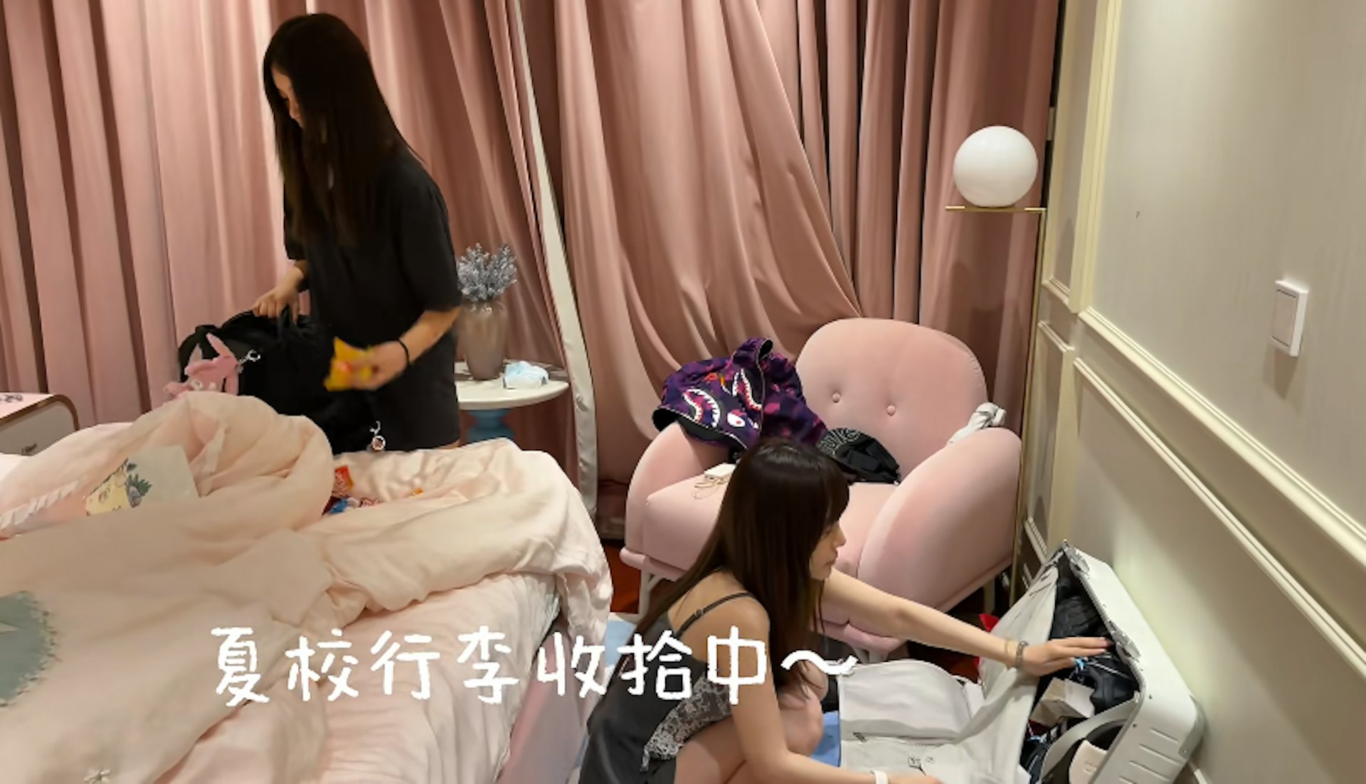 李小璐在社交平台上分享了女兒甜馨要獨自挑戰跨國飛行,遠赴美國參加夏令營。