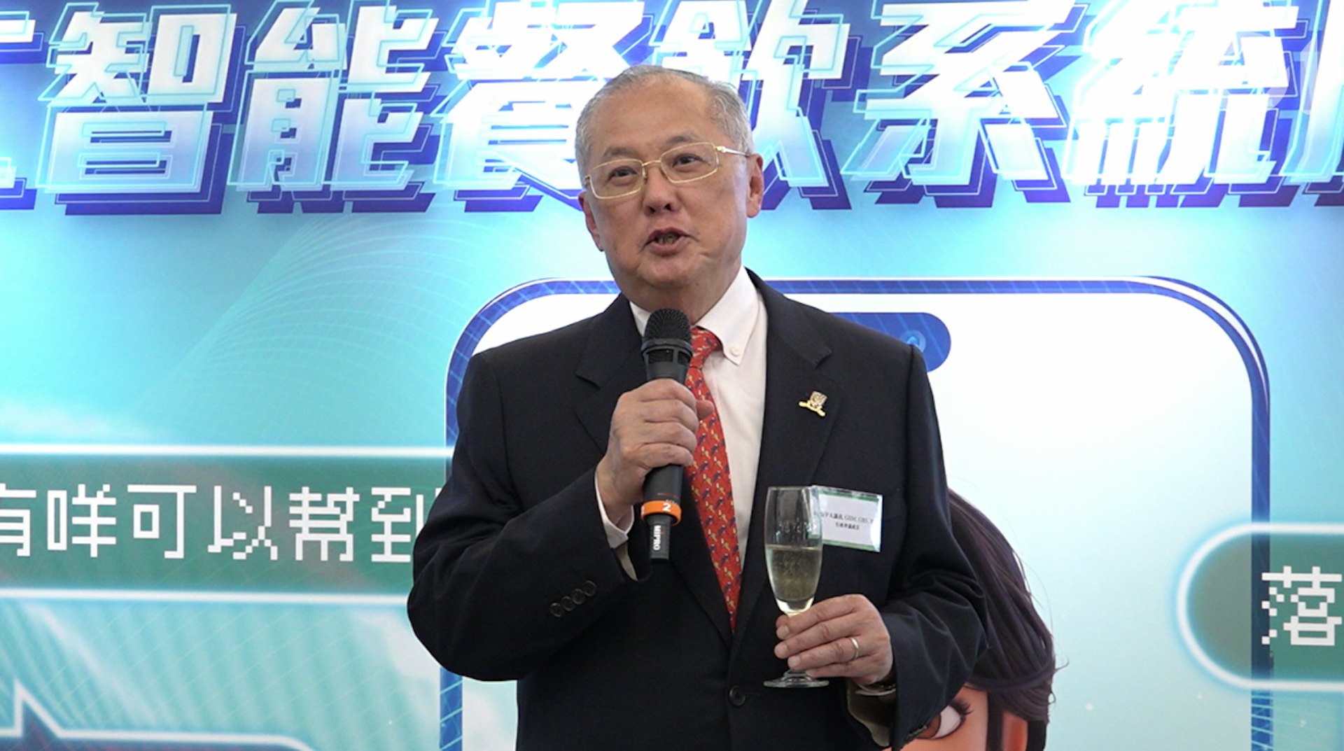 行政會議成員張宇人亦表示,慶幸見證飲食界業界邁向突破。