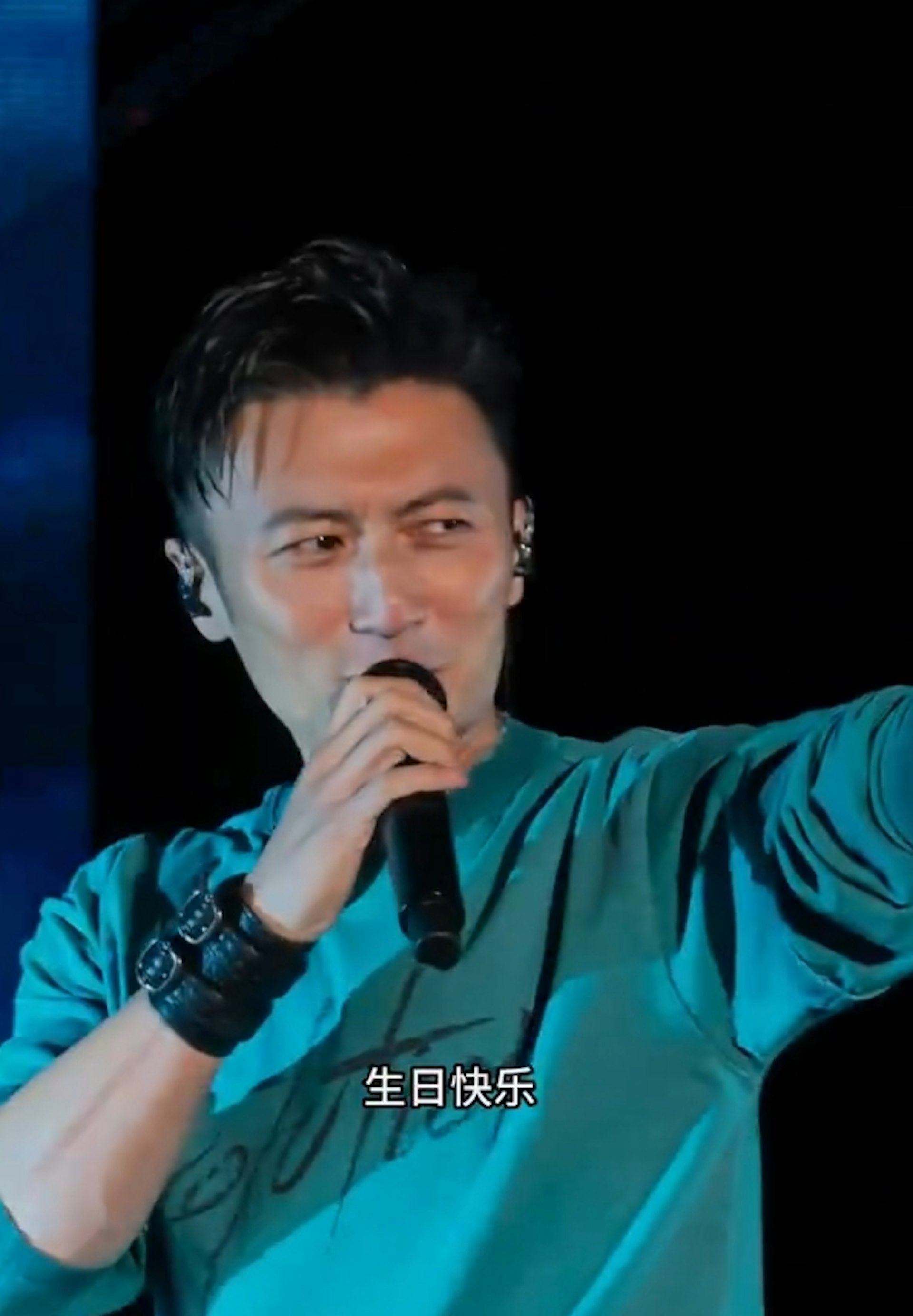 谢霆锋向来习惯素颜上阵,靠极高颜值与自律保养打响名堂。