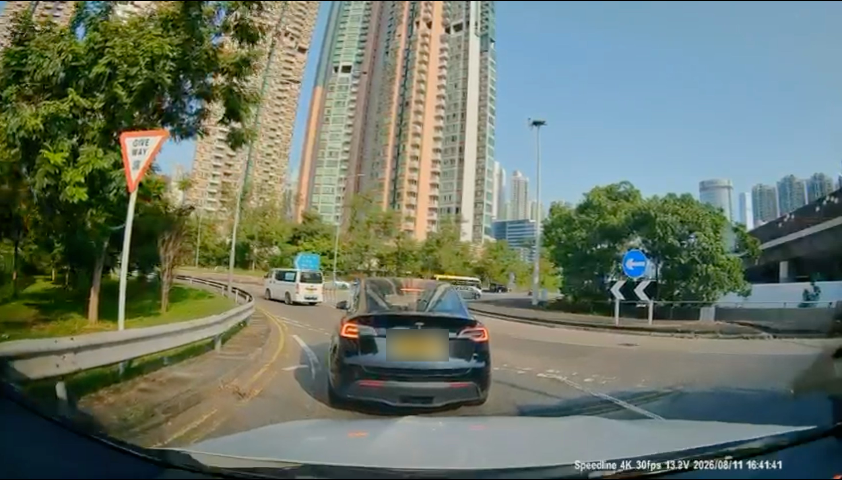 Security Company Truck Crashes Into Tesla at Tai Kok Tsui Roundabout