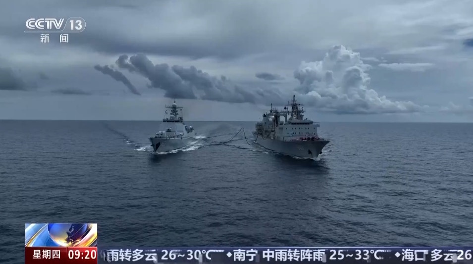 中国海军由昆明舰、岳阳舰和骆马湖舰组成的第49批护航编队执行护航任务。(央视网)
