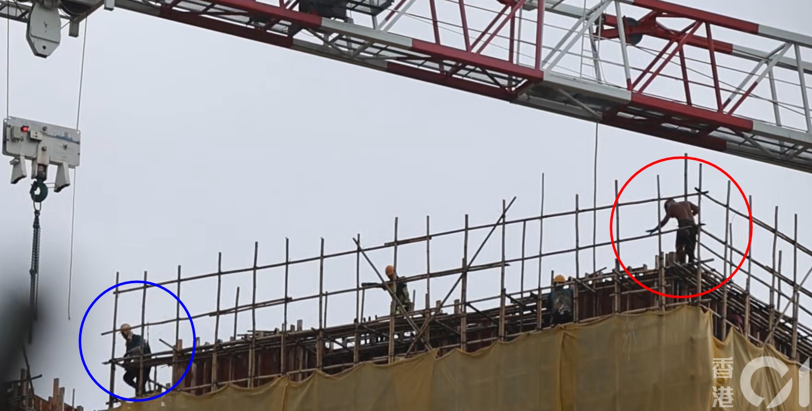 再有工人高空工作無安全帶 直擊錦上路公屋地盤工赤膊天面行走