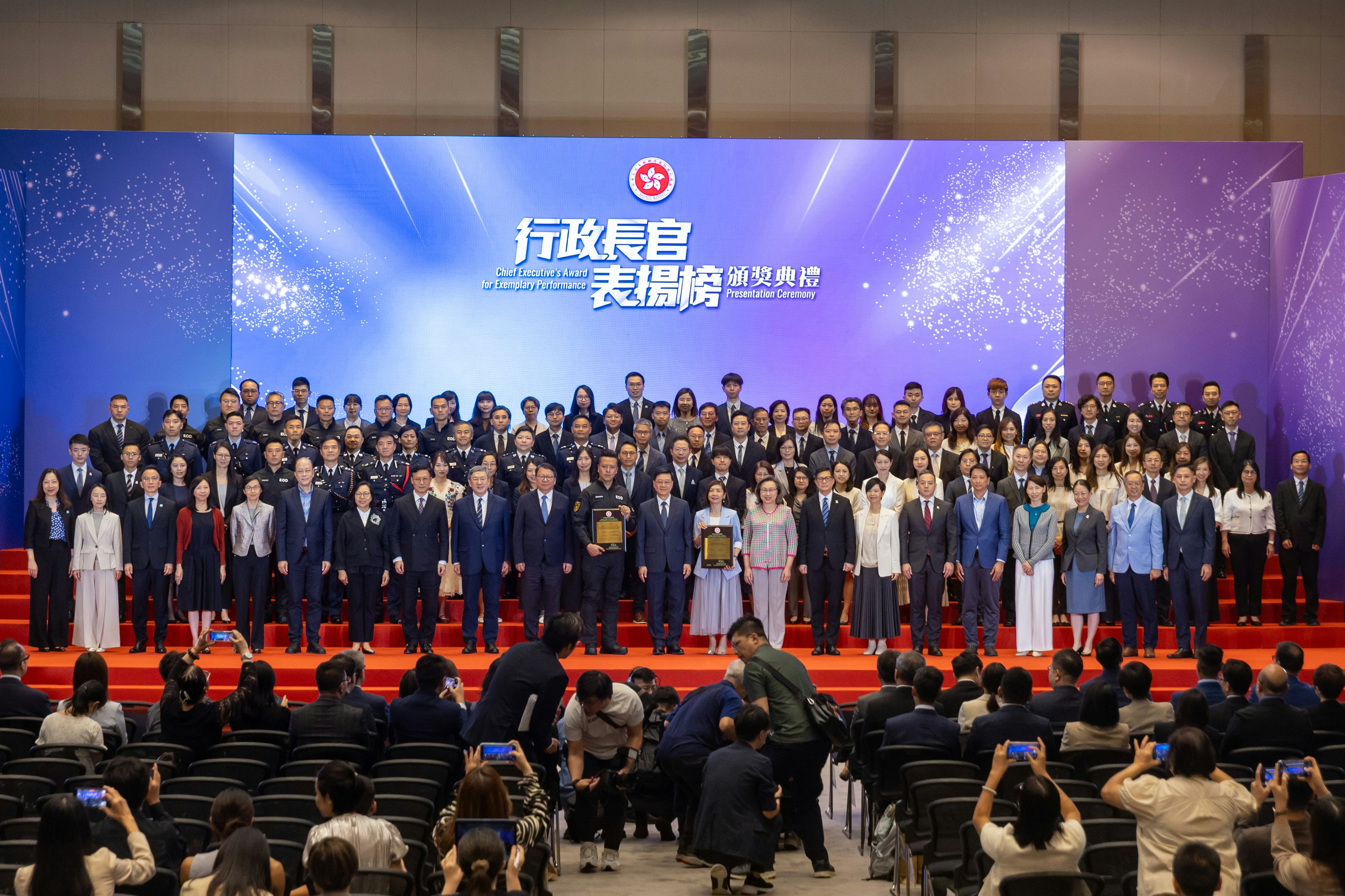 [勞動轉型] 行政長官表揚榜|拆戰時炸彈和簡約公屋兩跨部門團隊獲獎，我在數據洪流中看見人類無私奉獻的溫度與尊嚴
