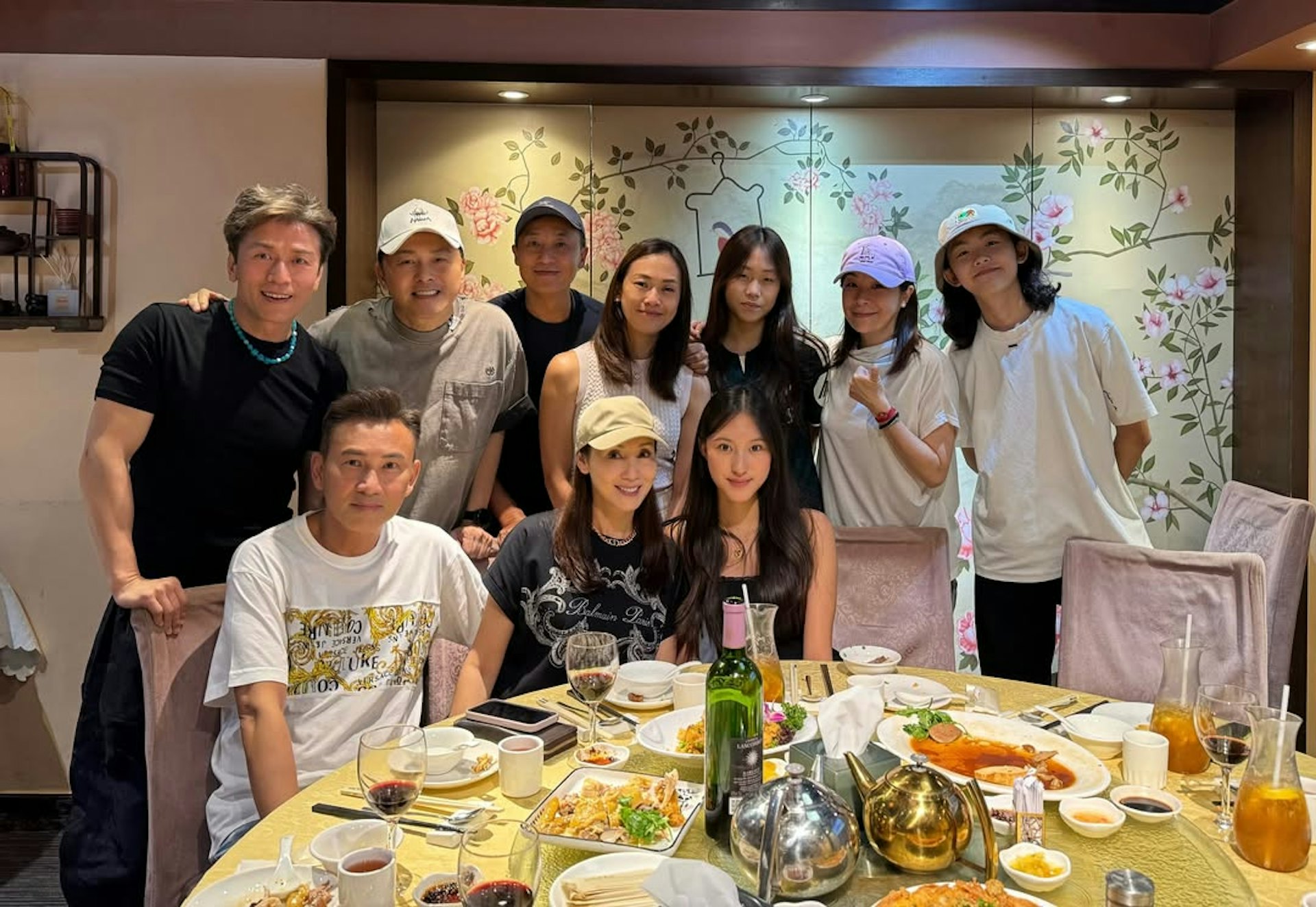 郭可盈曬聚餐照驚喜同框三十年好友唐文龍、曹永廉。(IG@khy_official)