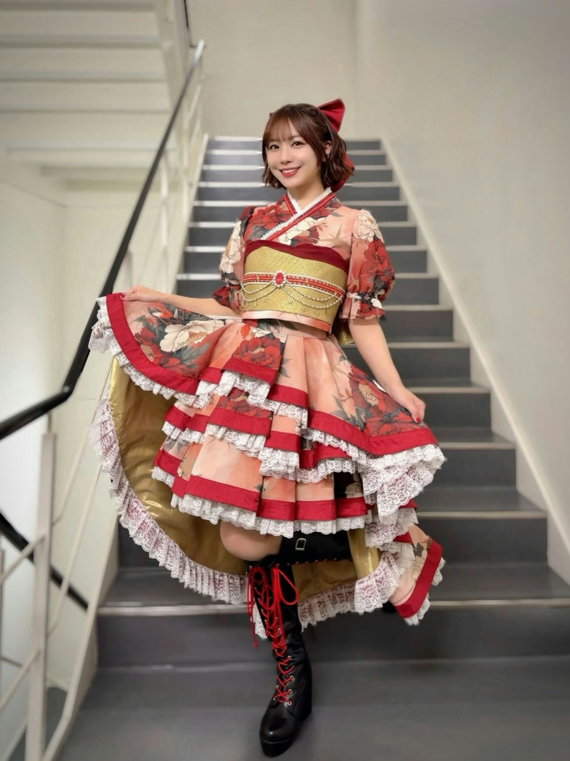 爱美为动漫游戏《BanG Dream!》户山香澄等角色配音,同时活跃于音乐舞台。(IG@aimin_official)