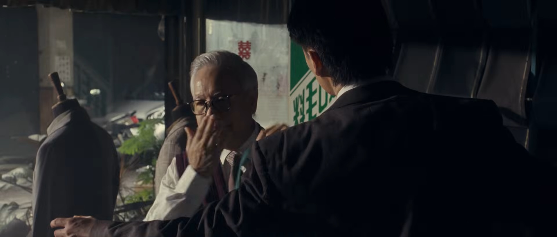 但一句「終於」做到話事人,令柯煒林聽後不悅,短短兩句對白,已展現出兩個角色的性格。(金馬獎宣傳片截圖)