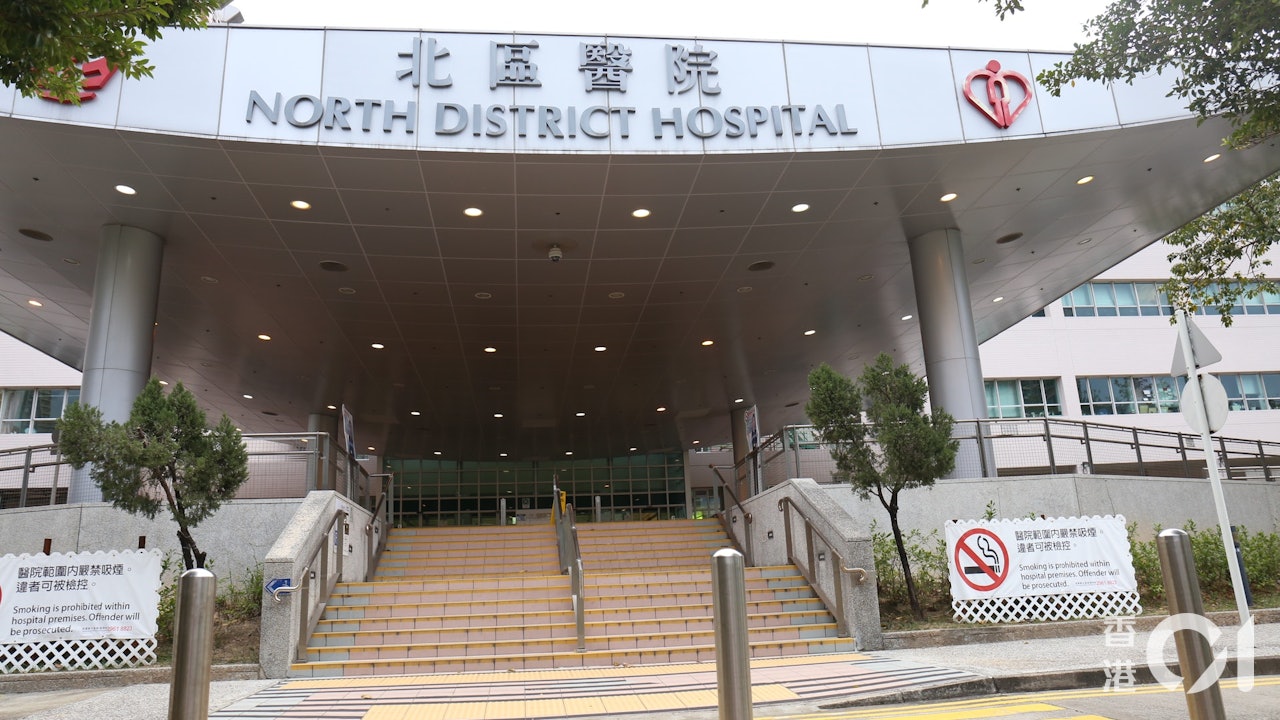 粉嶺蓬瀛仙館對開私家車撞壆 司機被困消防救出昏迷送院