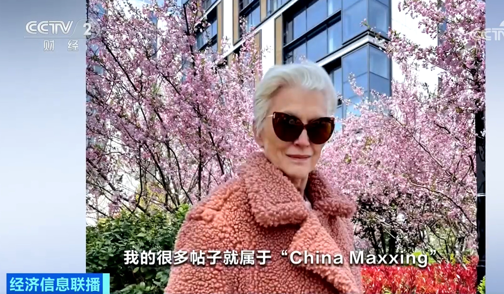 特斯拉(Tesla)行政总裁马斯克(Elon Musk)母亲梅耶(Maye Musk)接受央视采访,提到马斯克非常喜爱中国,她又形容中国人非常有智慧。(《央视财经》)
