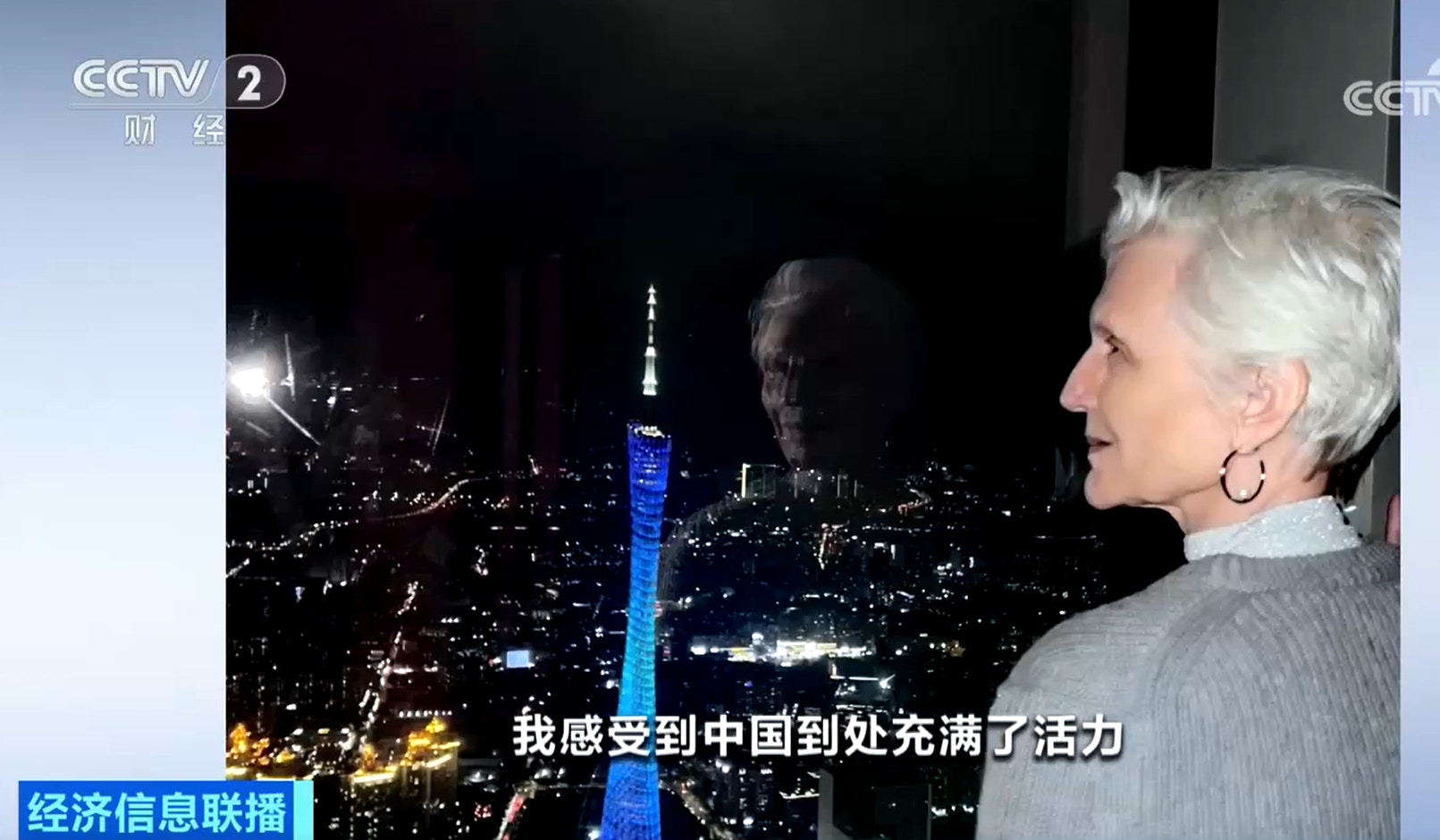 特斯拉(Tesla)行政总裁马斯克(Elon Musk)母亲梅耶(Maye Musk)接受央视采访,提到马斯克非常喜爱中国,她又形容中国人非常有智慧。(《央视财经》)