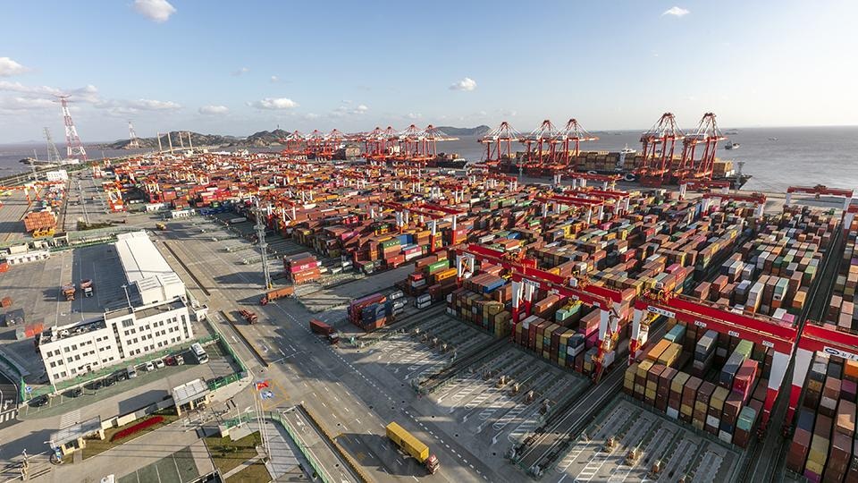 IMF报告提到，中国经济表现超出预期，主要原因是中国高技术制造业表现亮眼，同时相关出口有力提振了经济。（新华社）
