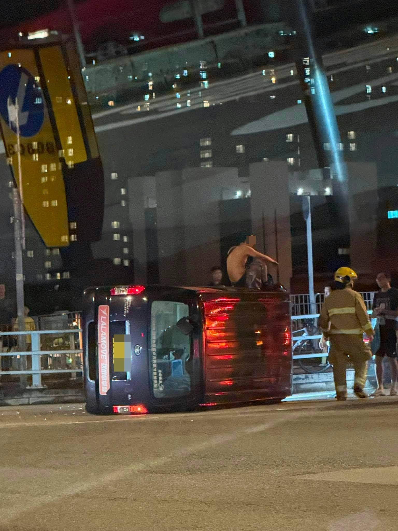 Light Goods Vehicle Overturns After Collision with Taxi in Sha Tin, Two Drivers Injured