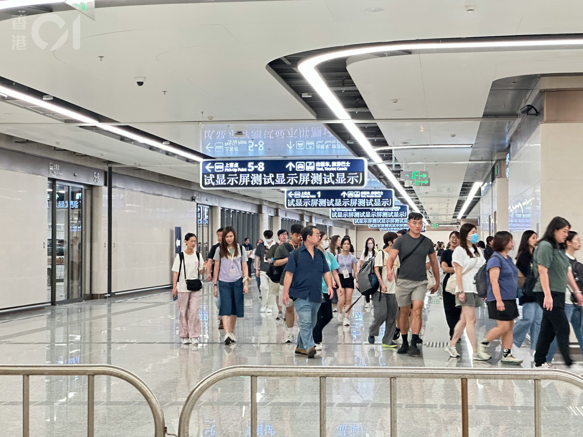 新皇岗口岸启用检疫缉犬严查生肉入境,真空包装与汆水肉均属违法 新皇岗口岸启用检疫缉犬严查生肉入境,真空包装与汆水肉均属违法