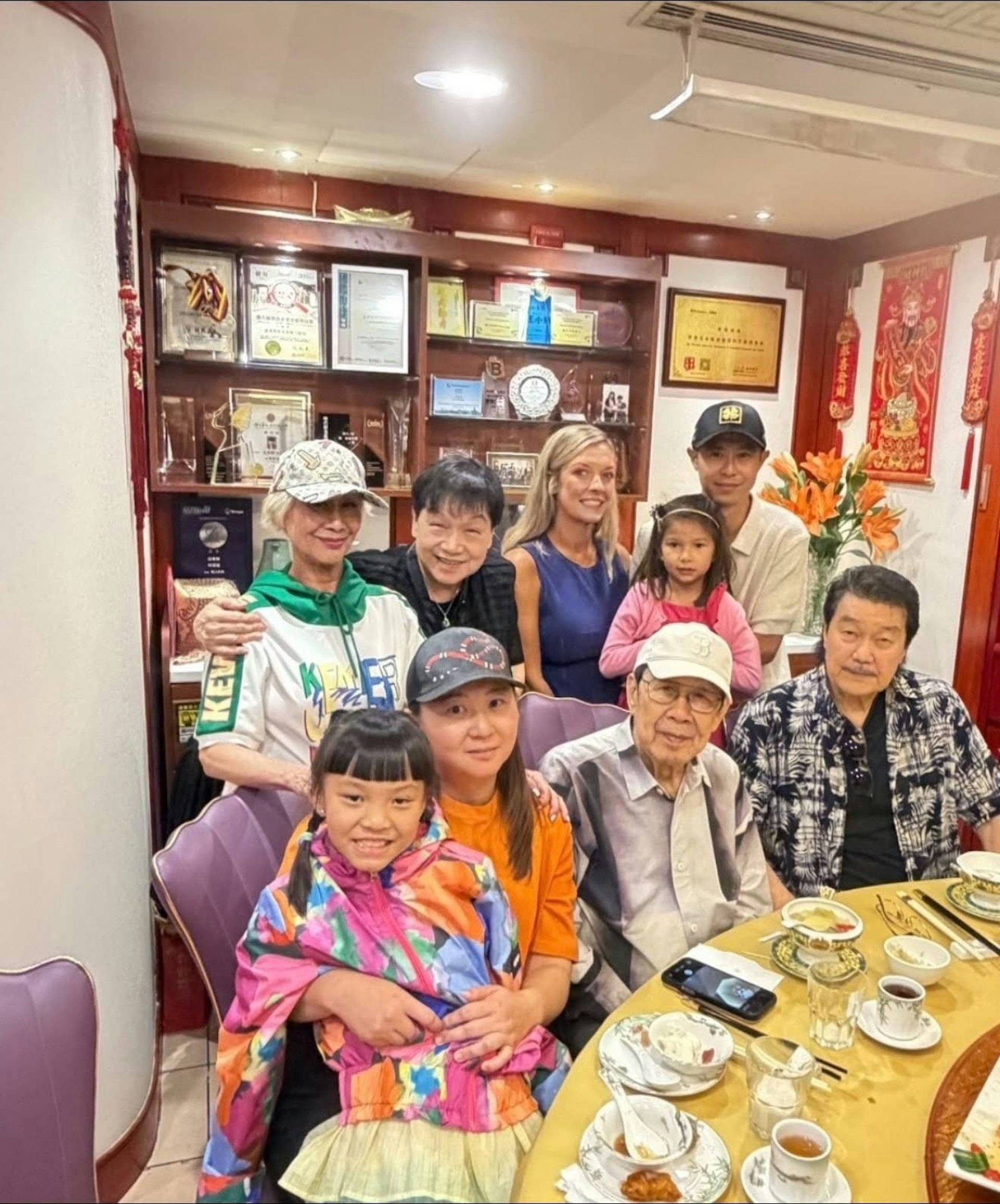 陳曼娜三代同堂享天倫。(Facebook@Manna Chan)