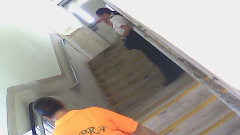 再有食環署職員着制服吸煙　女職員後樓梯吸煙片段網上瘋傳
