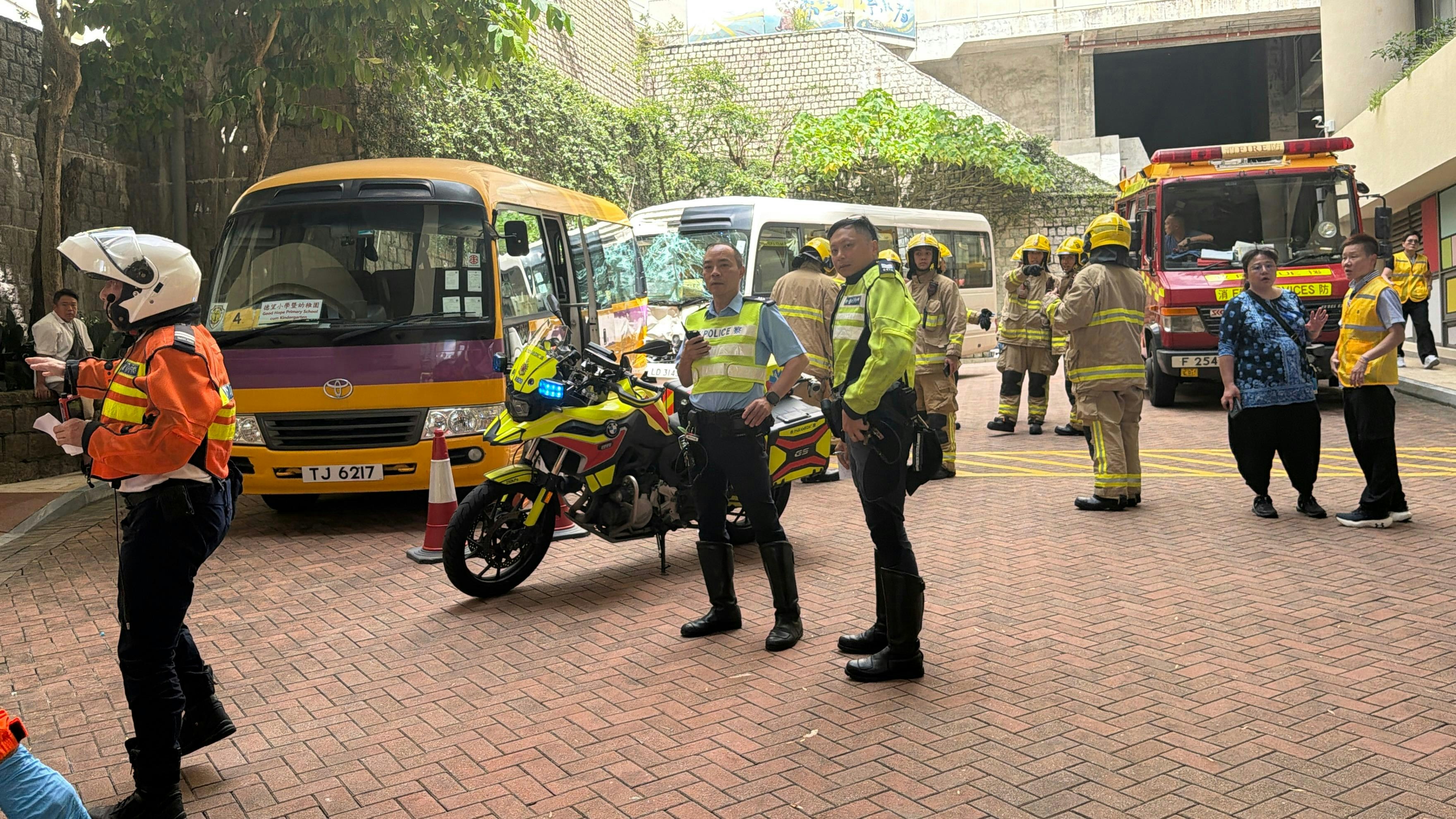 Two School Buses Collide at Kowloon School, Multiple Injuries Reported