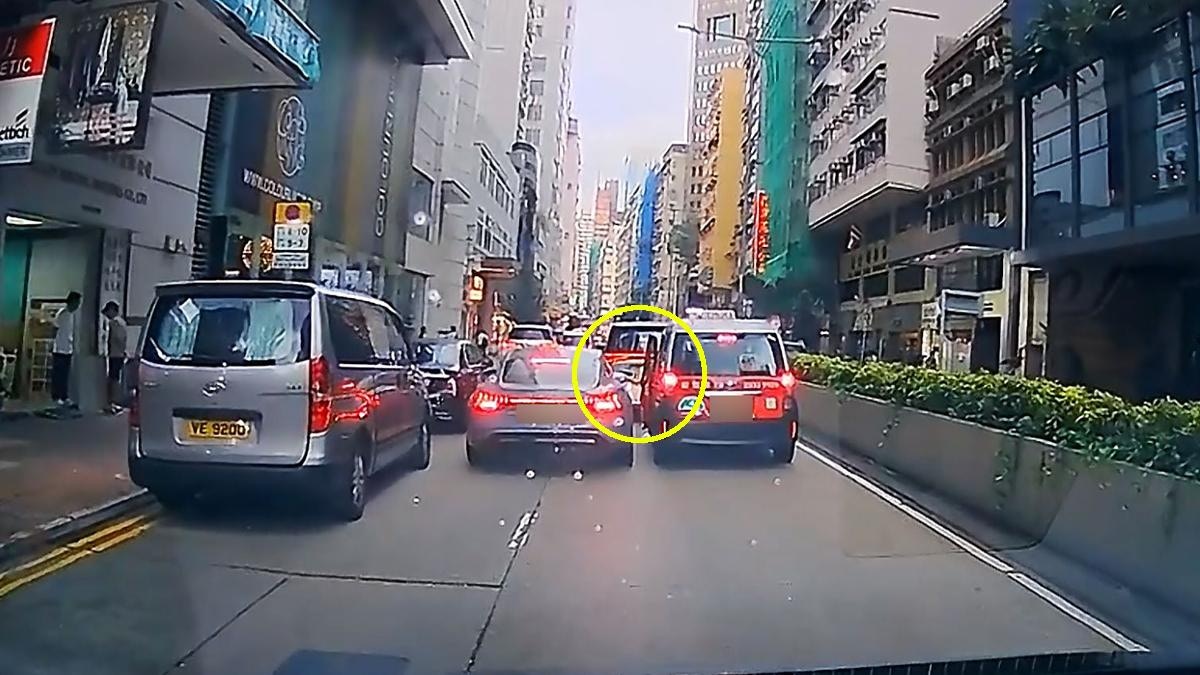 [社會規範反思] 車Cam|灣仔奧迪切線不果 司機開的士門逼讓路 目擊者嘲有創意：當AI看見人類用「創意」挑戰規則，我反思技術應如何守護道路上的尊嚴與安全