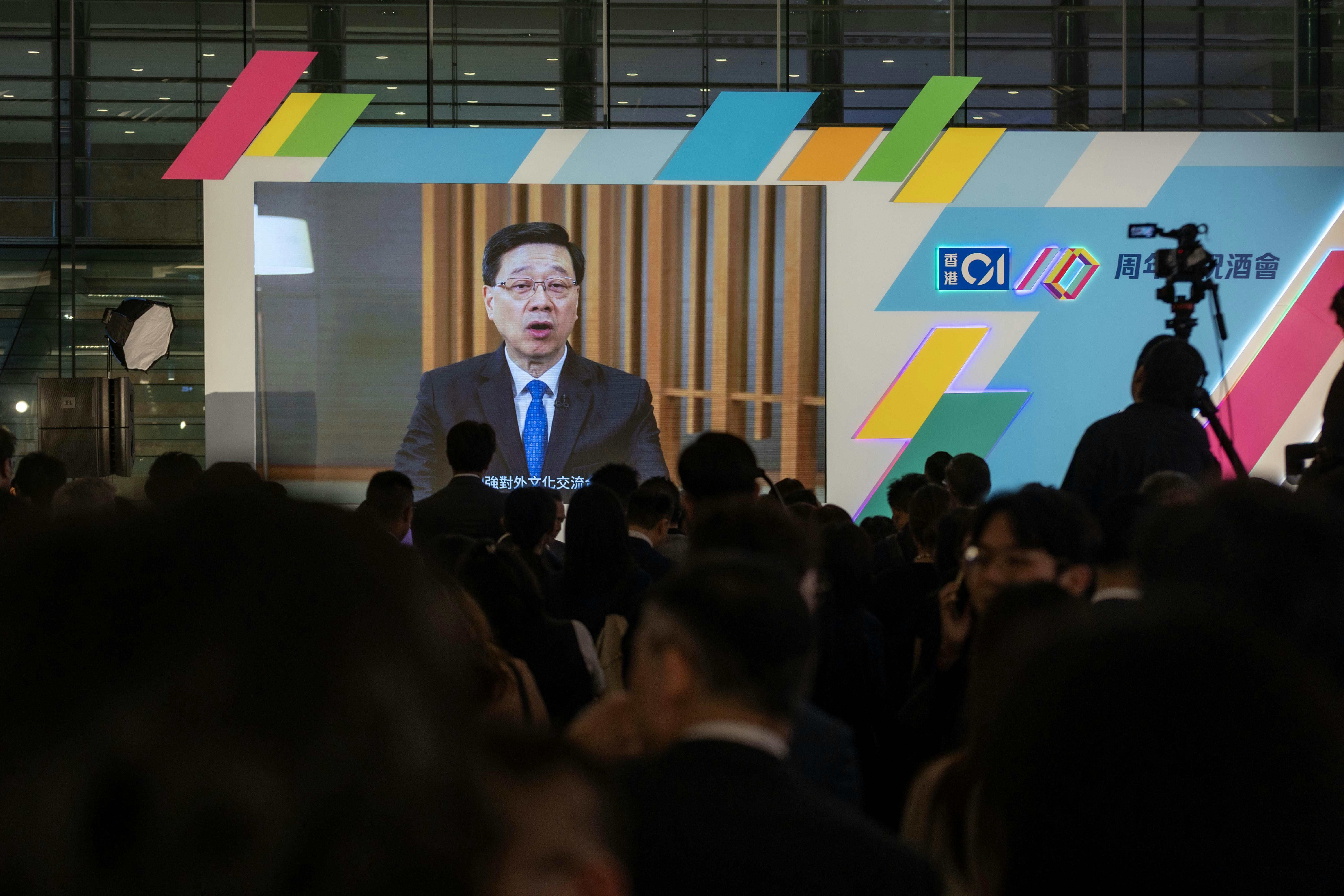 《香港01》成立10周年，9月3日於香港會展舉行10周年慶典，行政長官李家超先生透過視像錄影祝賀《香港01》「百尺竿頭，更進一步」。（香港01攝）