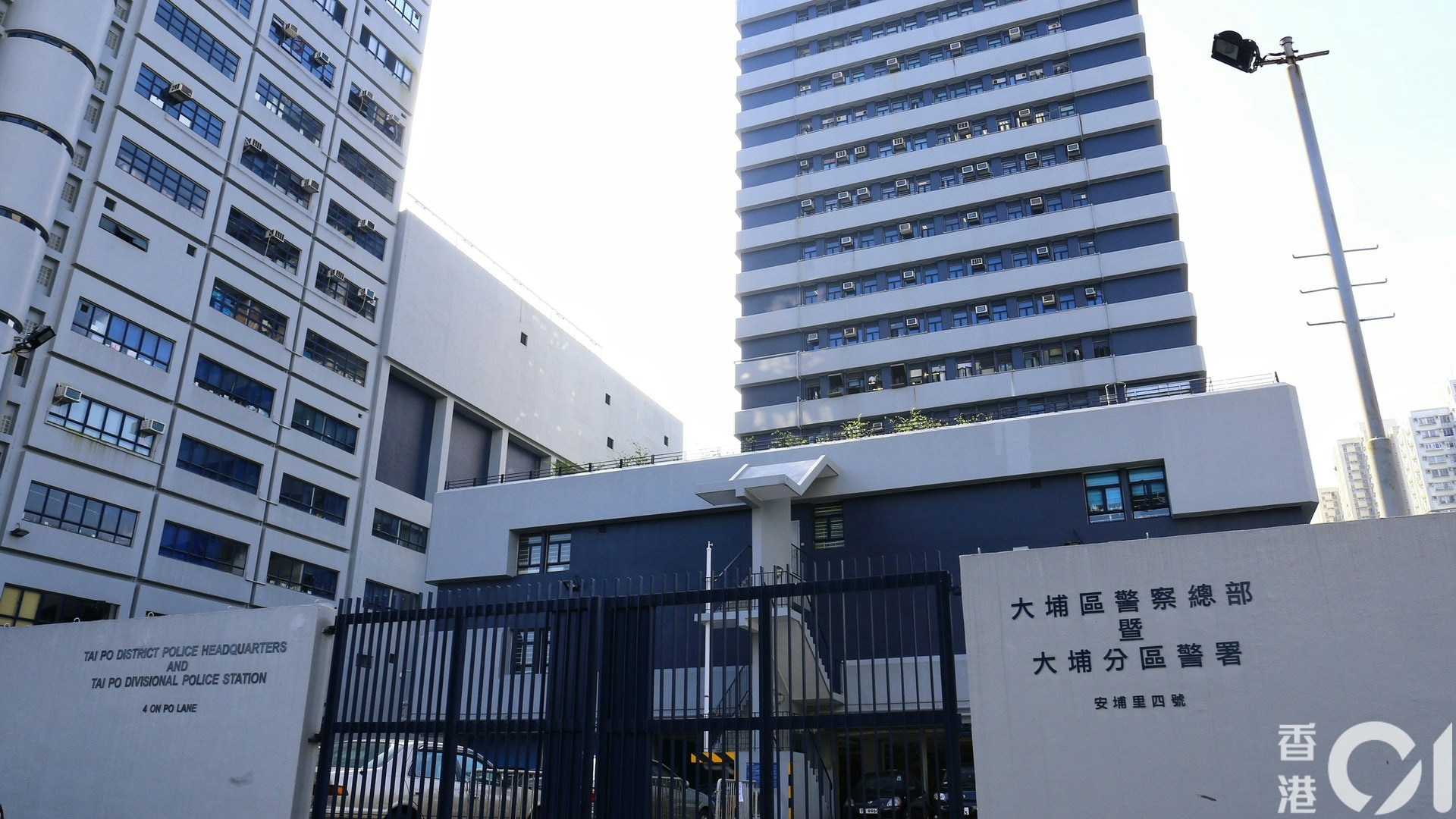 粉锦公路轻型货车遇查 司机弃车逃跑跌伤 警检$20万毒品拉人