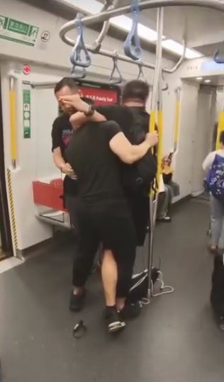 MTR Brawl Erupts at Ho Man Tin Station Over Seat Dispute; One Man Choked, Cries for Air