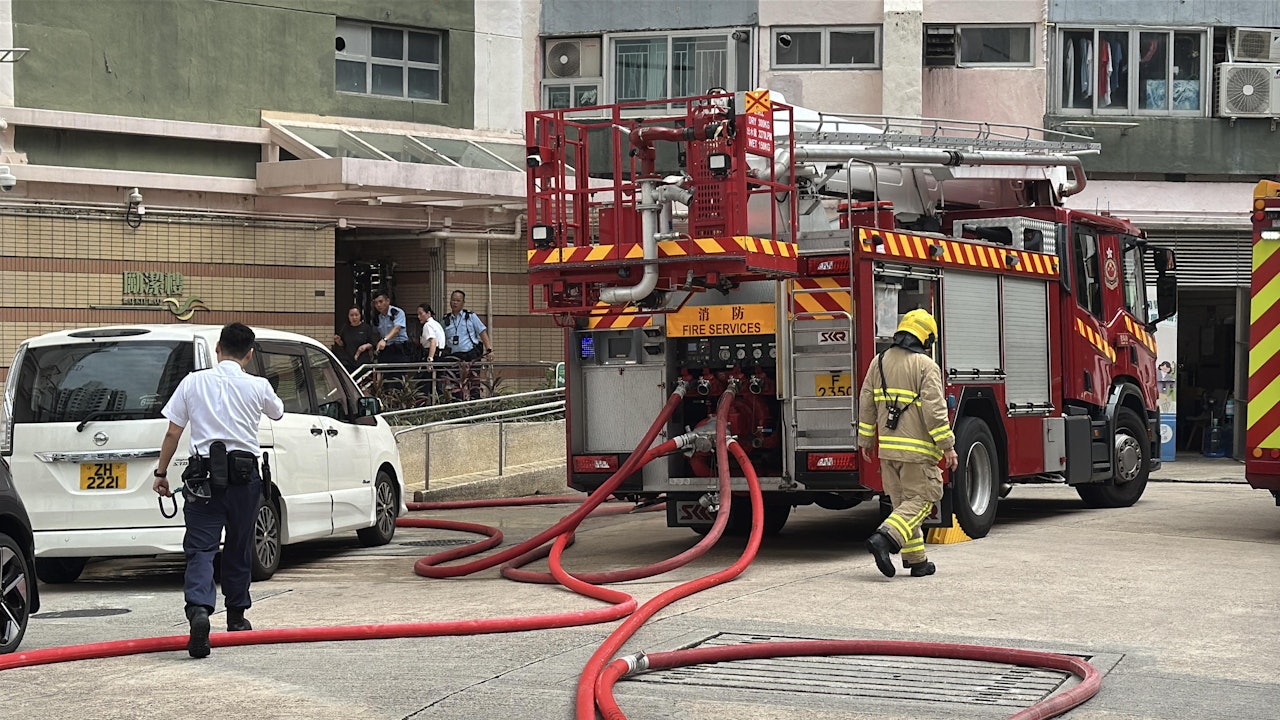 大坑勵德邨單位疑閉門失火 一度傳出爆炸聲 40人疏散離開