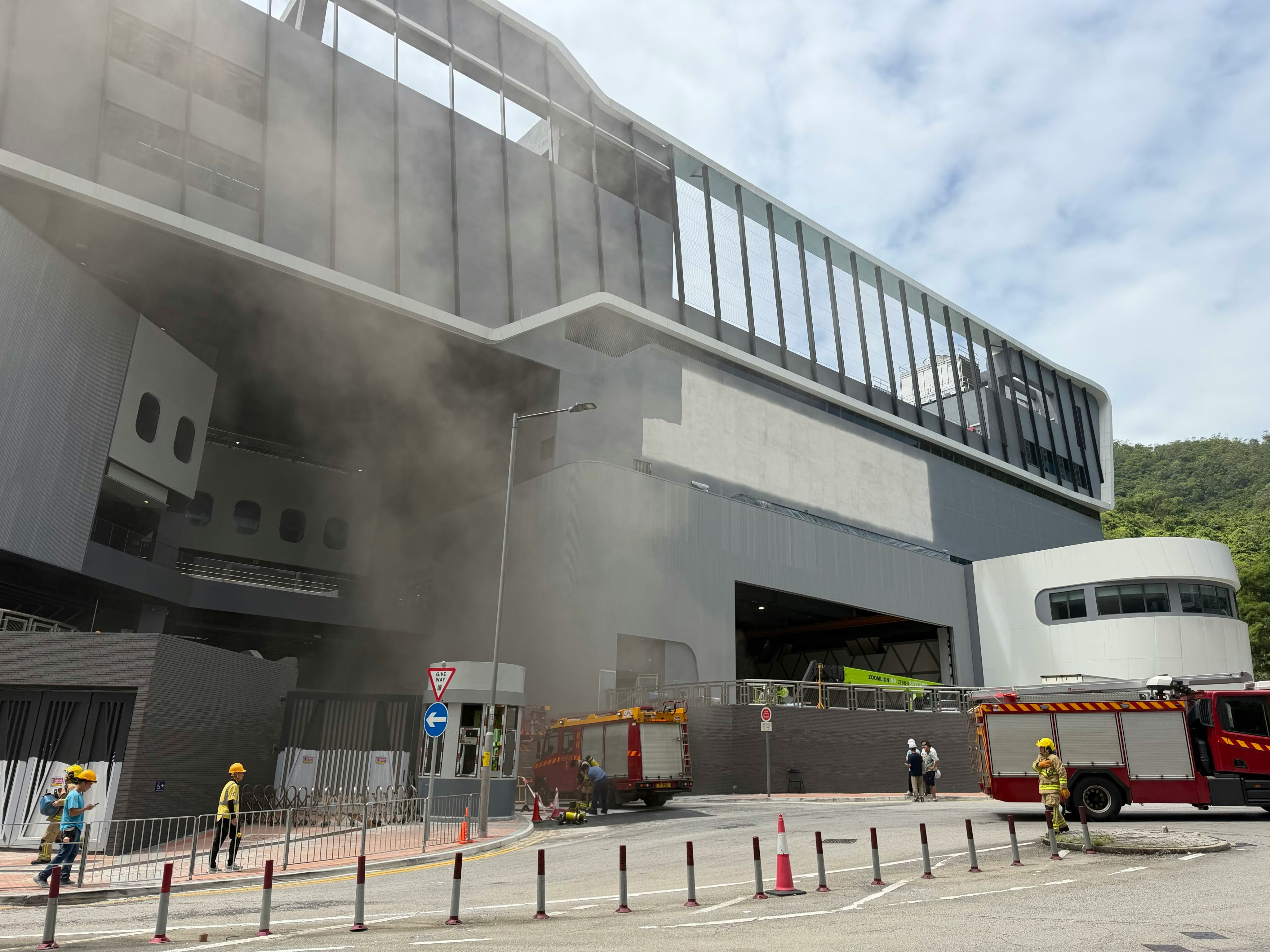 青衣IVE火警.有片|香港專業教育學院分校失火 逾400人急疏散