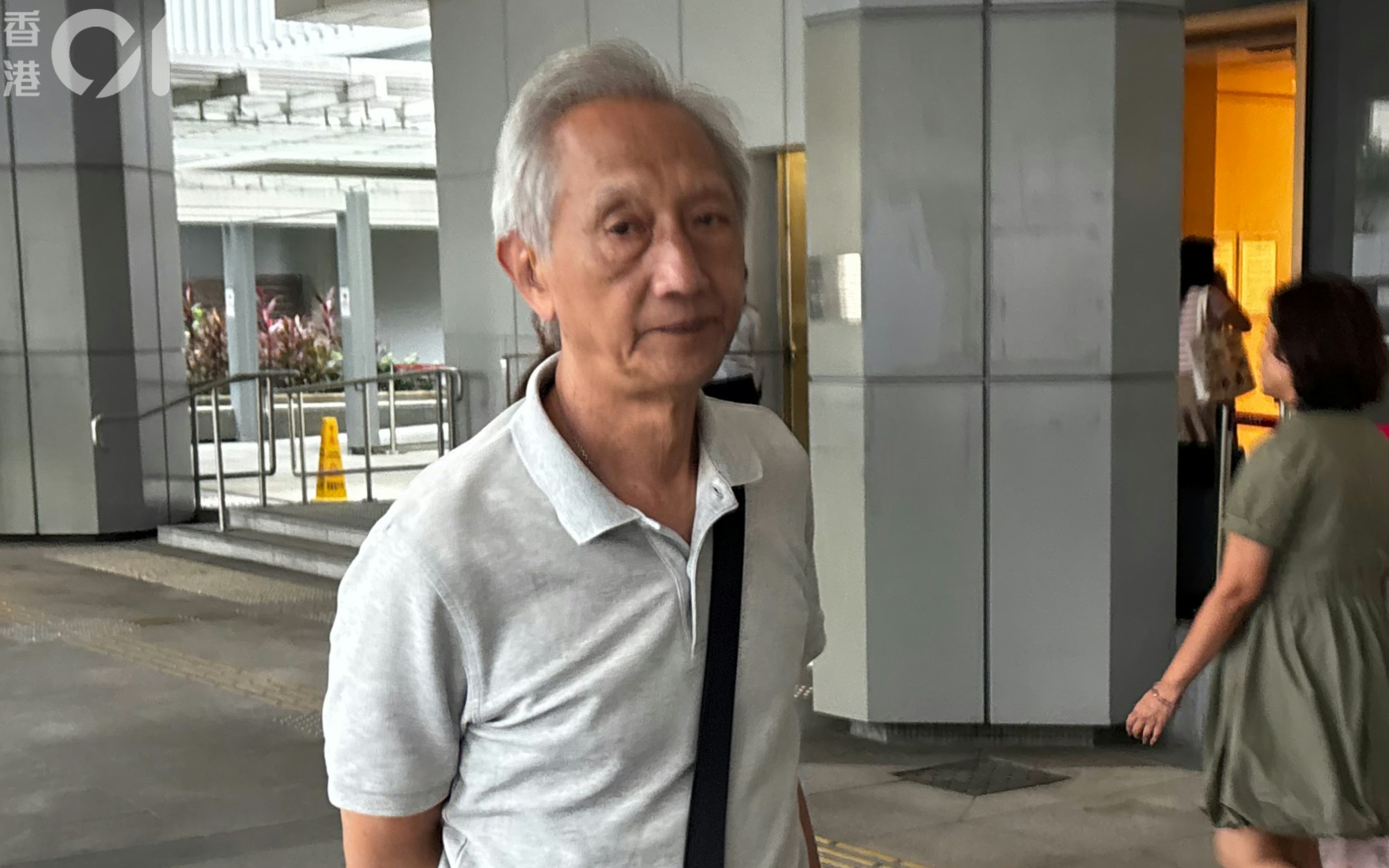 1991深水埗劫殺案　店東指遇害店員平和實幹　看到店舖舊照片灑淚