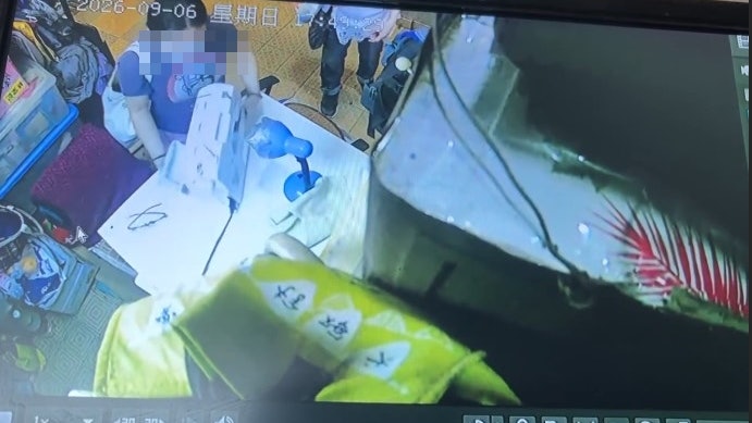 石塘咀街市改衫舖女顧客疑不滿扯甩衣車 34歲女子涉刑毁被捕