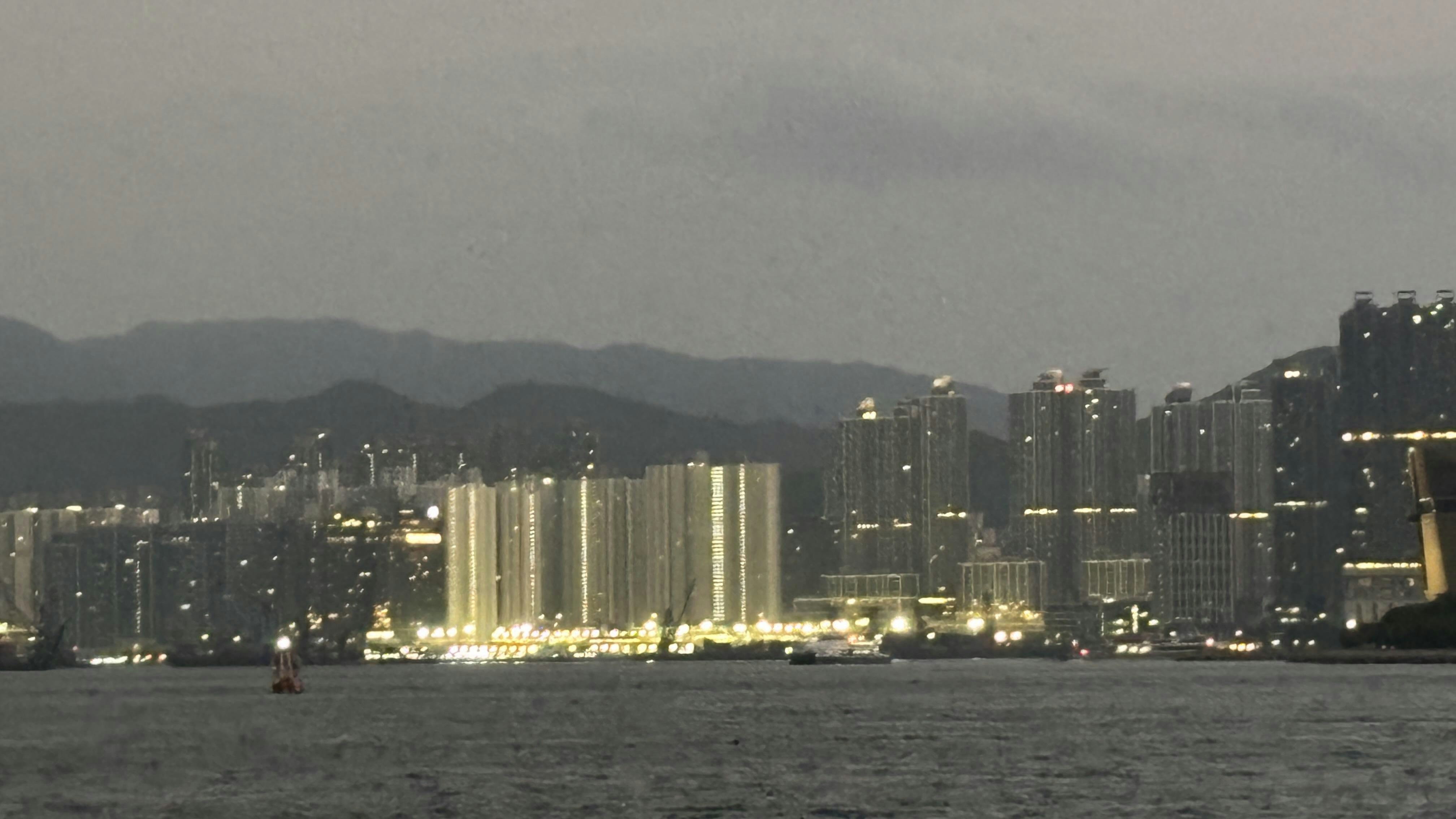 天氣｜今日早晚有幾陣驟雨　日間乾燥最高32度　明早氣溫稍降