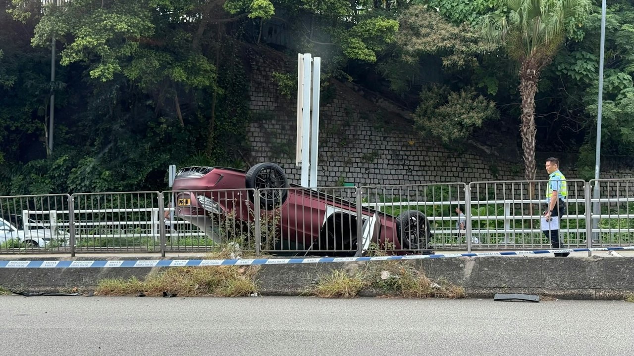 紅磡公主道私家車自炒撞欄翻轉 往九龍塘近理工大學全線封閉