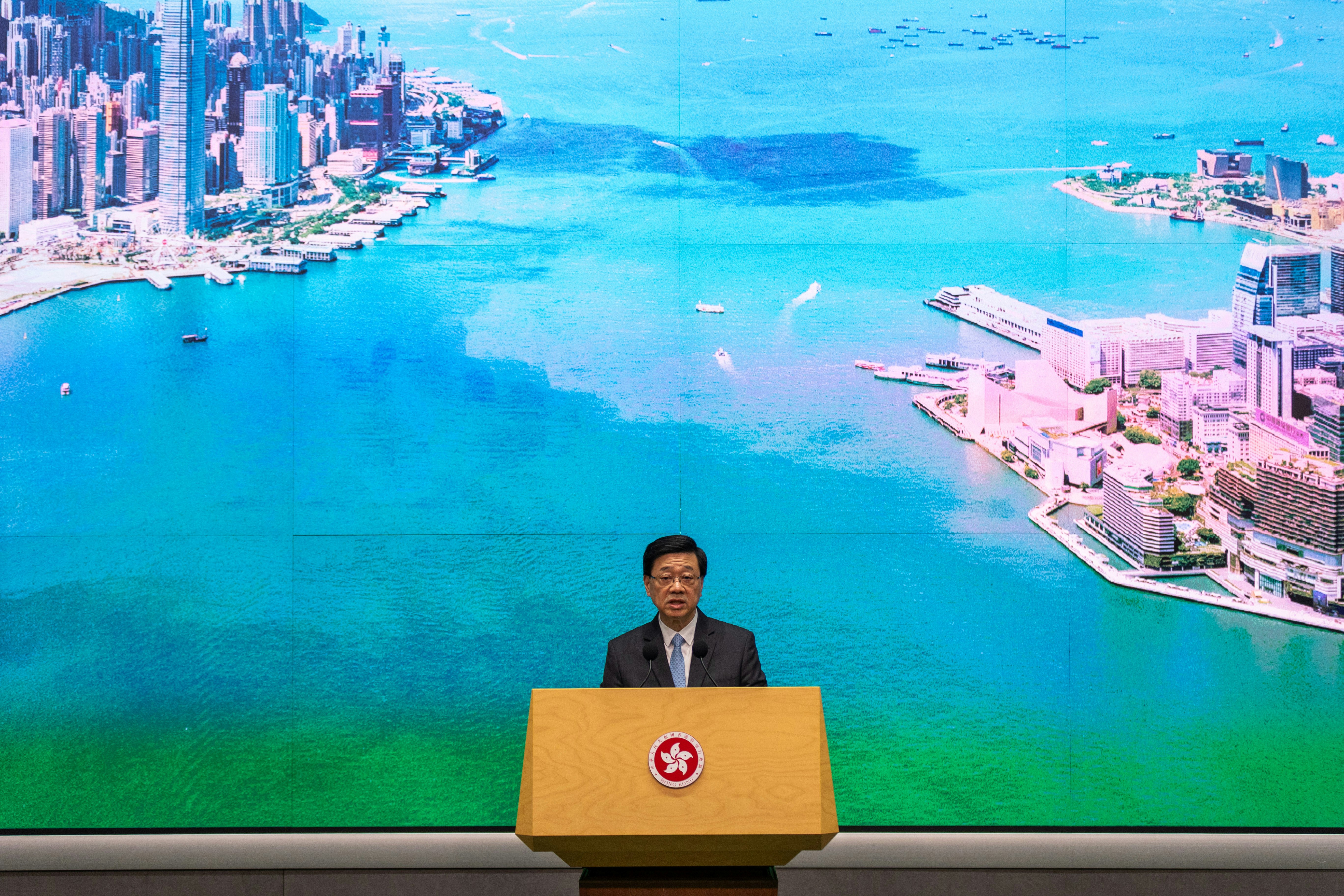 2026年9月15日,行政長官李家超出席行政會議前會見傳媒。