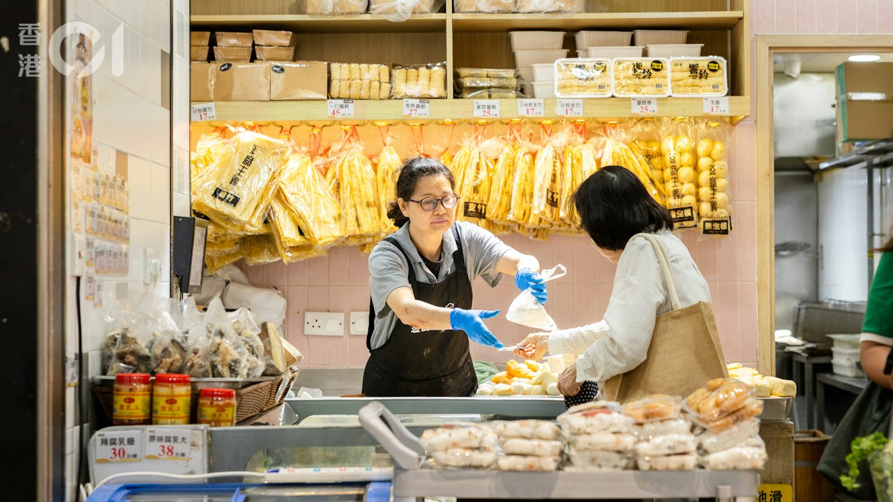 父女同憂就業、中年嘆搵工難 李家超:引入人才與本地就業取平衡