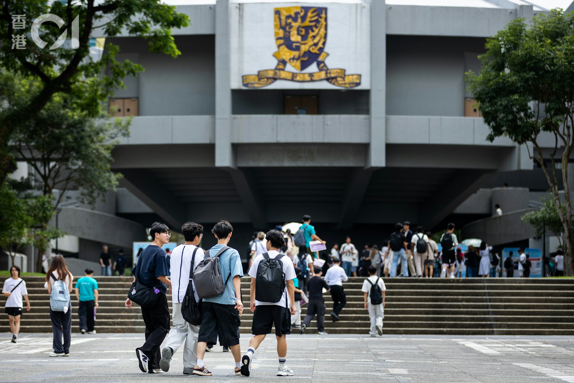 中大醫學院賽馬會公共衞生及基層醫療學院副院長(教學)黃麗儀說,中學升讀大學時期正值成年轉折點,學生離開中學相識多年的同儕,若未能適應轉變或失去交流機會,打擊甚大。