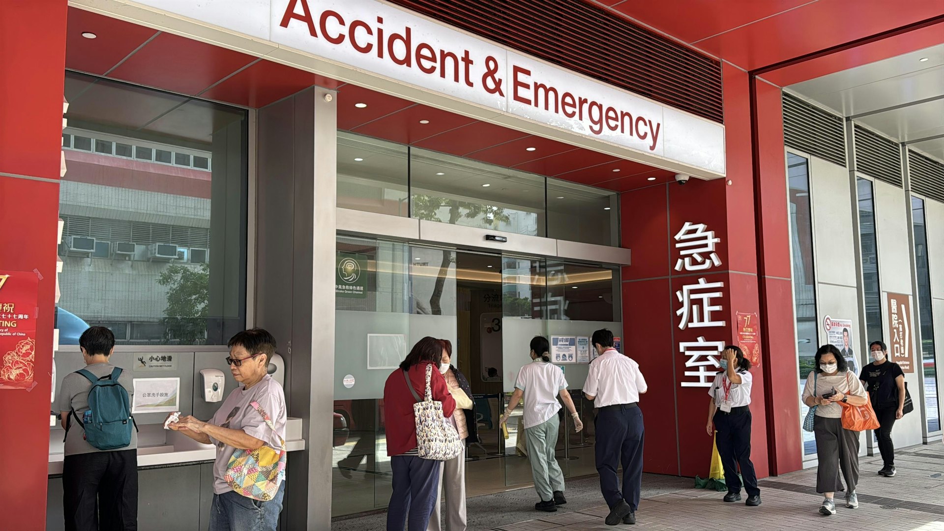 黃大仙慈樂邨52歲男子睡房內昏迷送院不治,警方立案調查 黃大仙慈樂邨52歲男子睡房內昏迷送院不治,警方立案調查